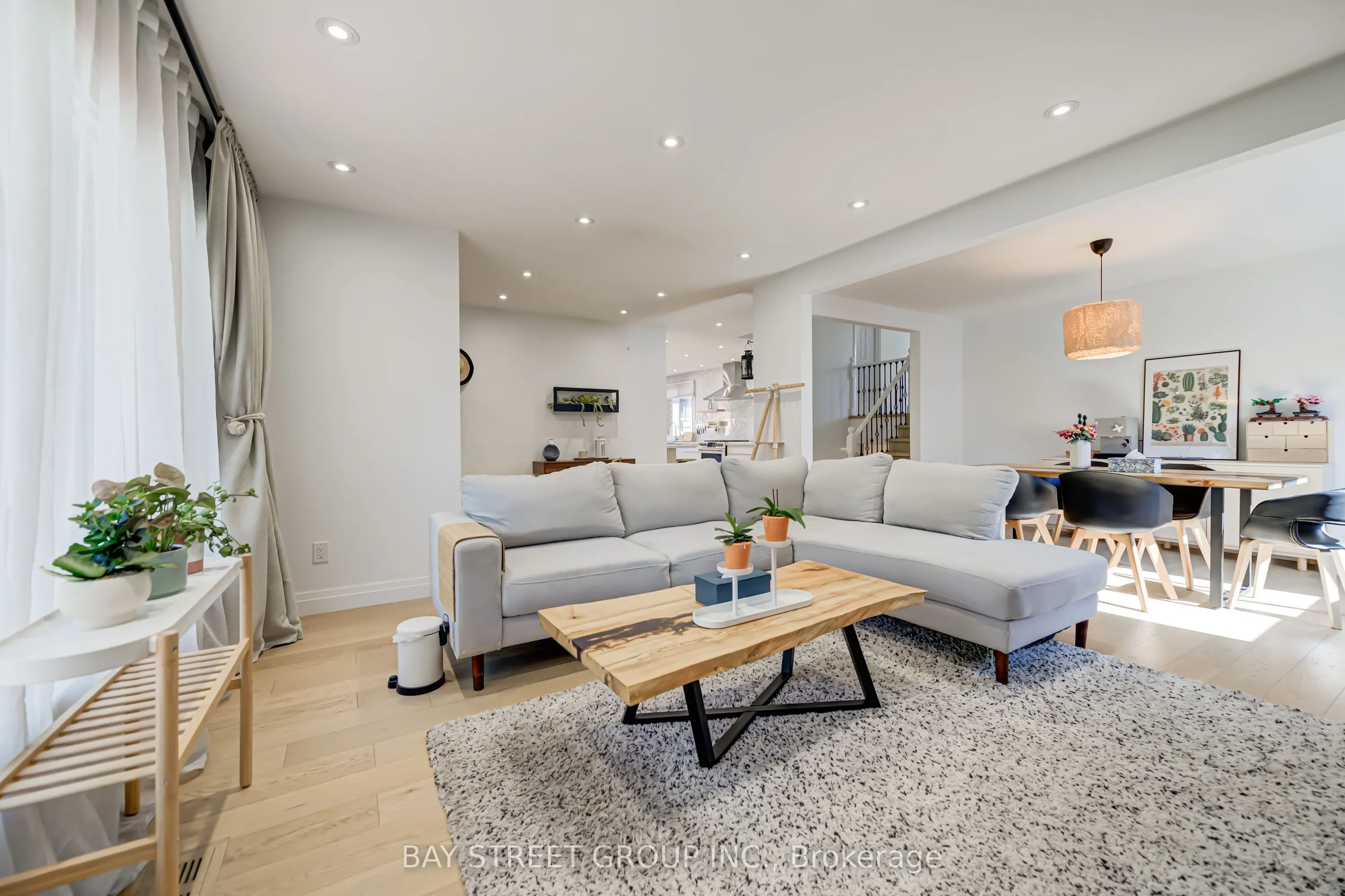 3420 Charmaine Heights