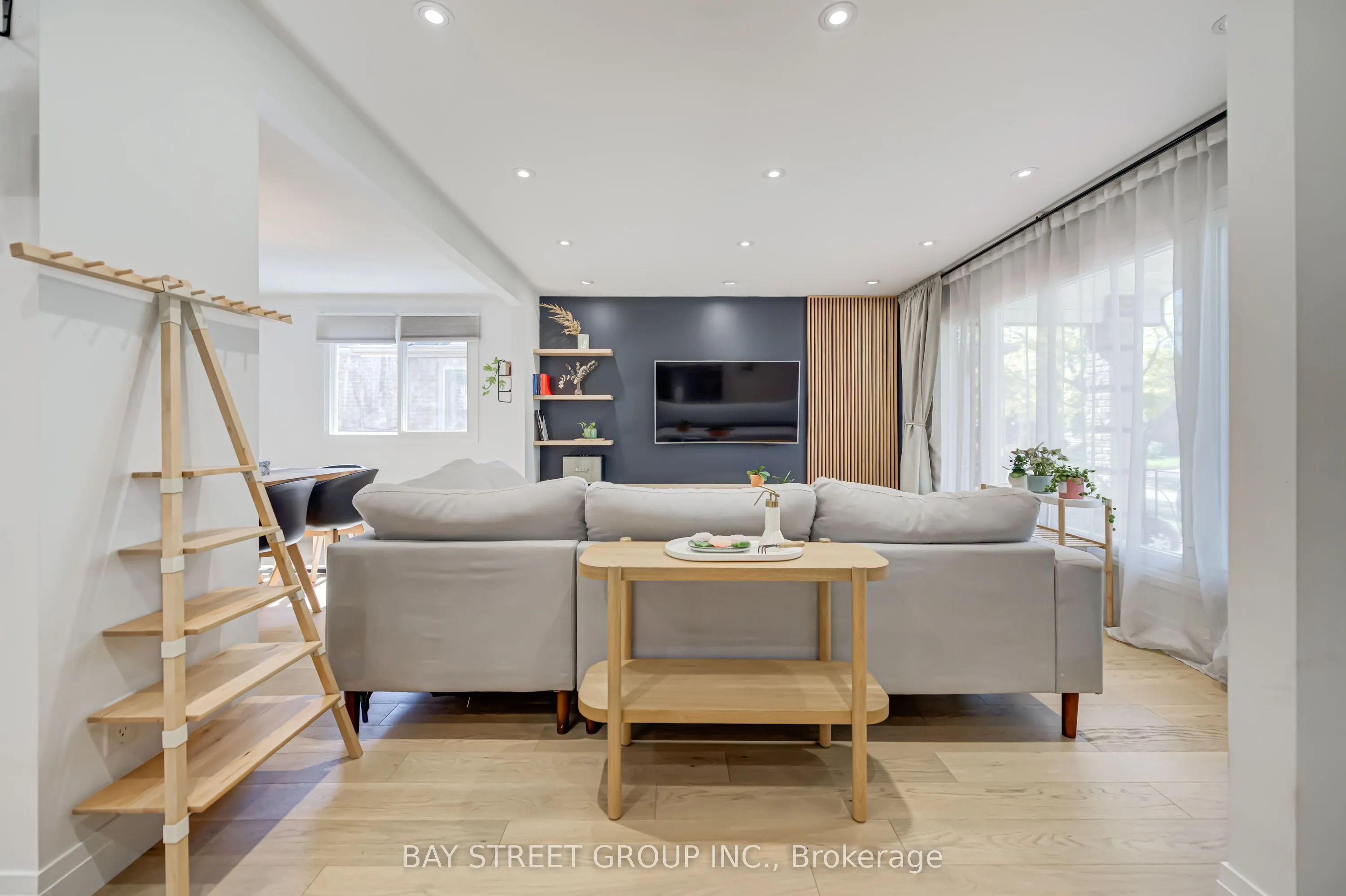 3420 Charmaine Heights