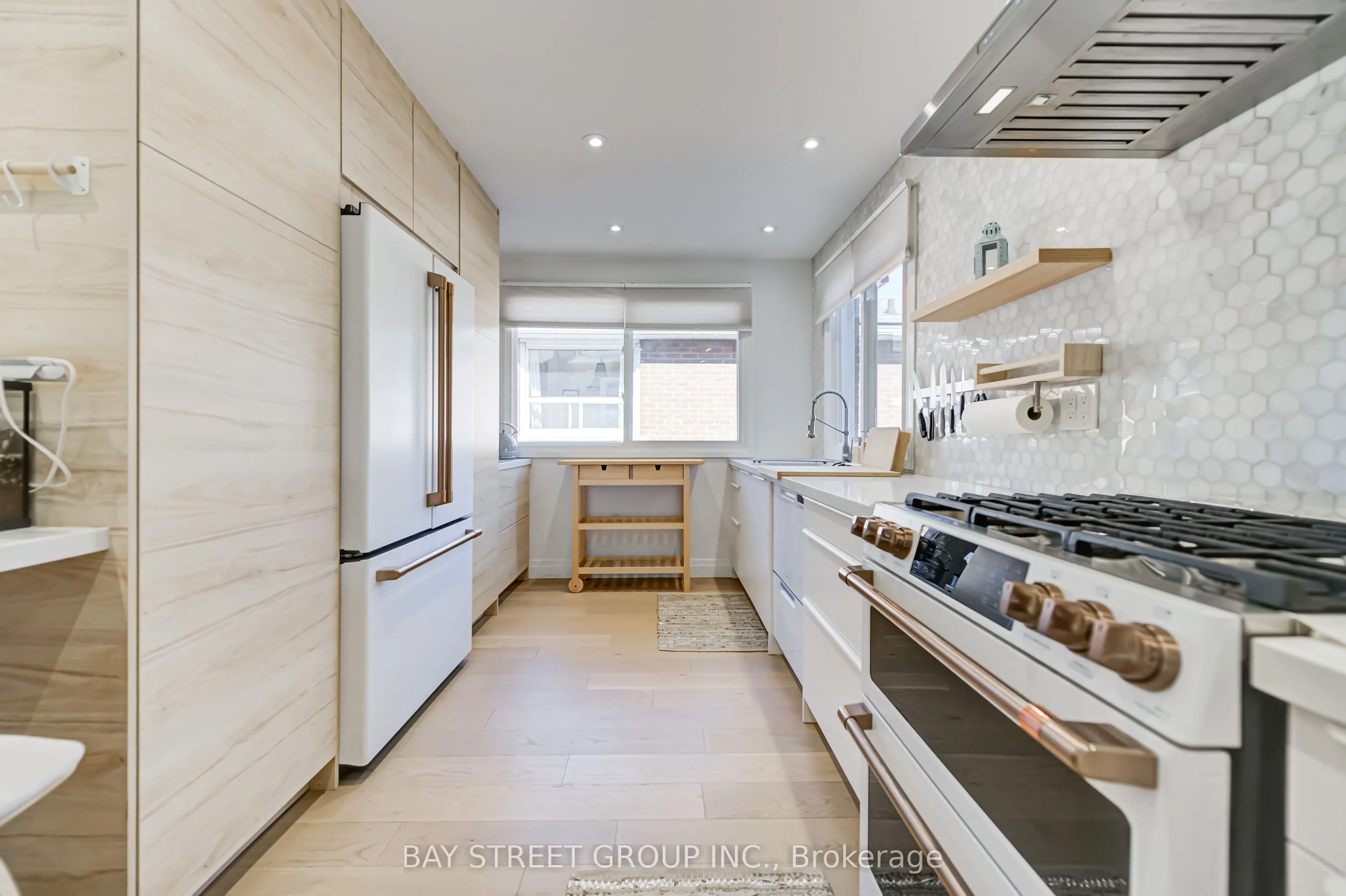 3420 Charmaine Heights