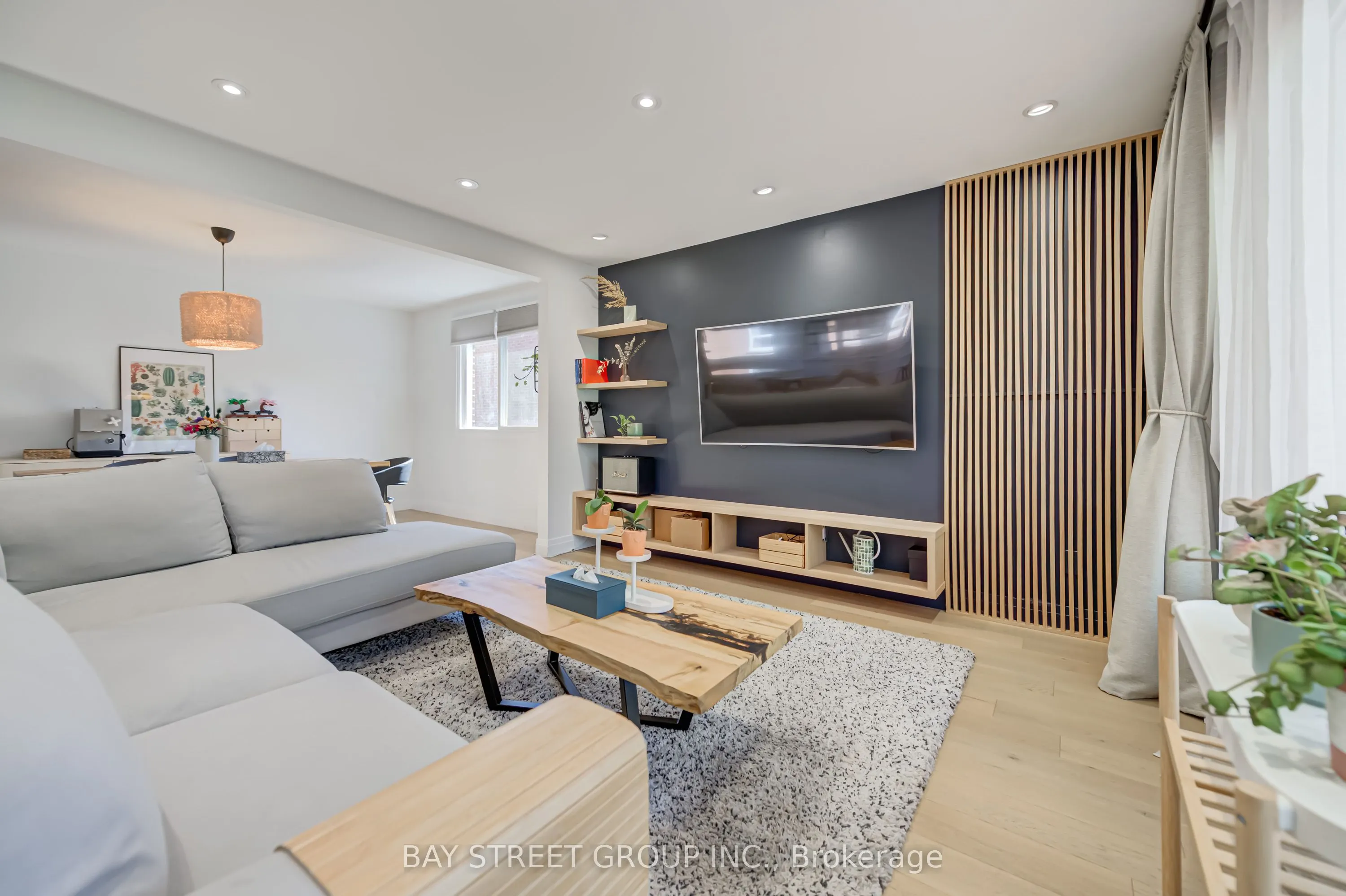 3420 Charmaine Heights