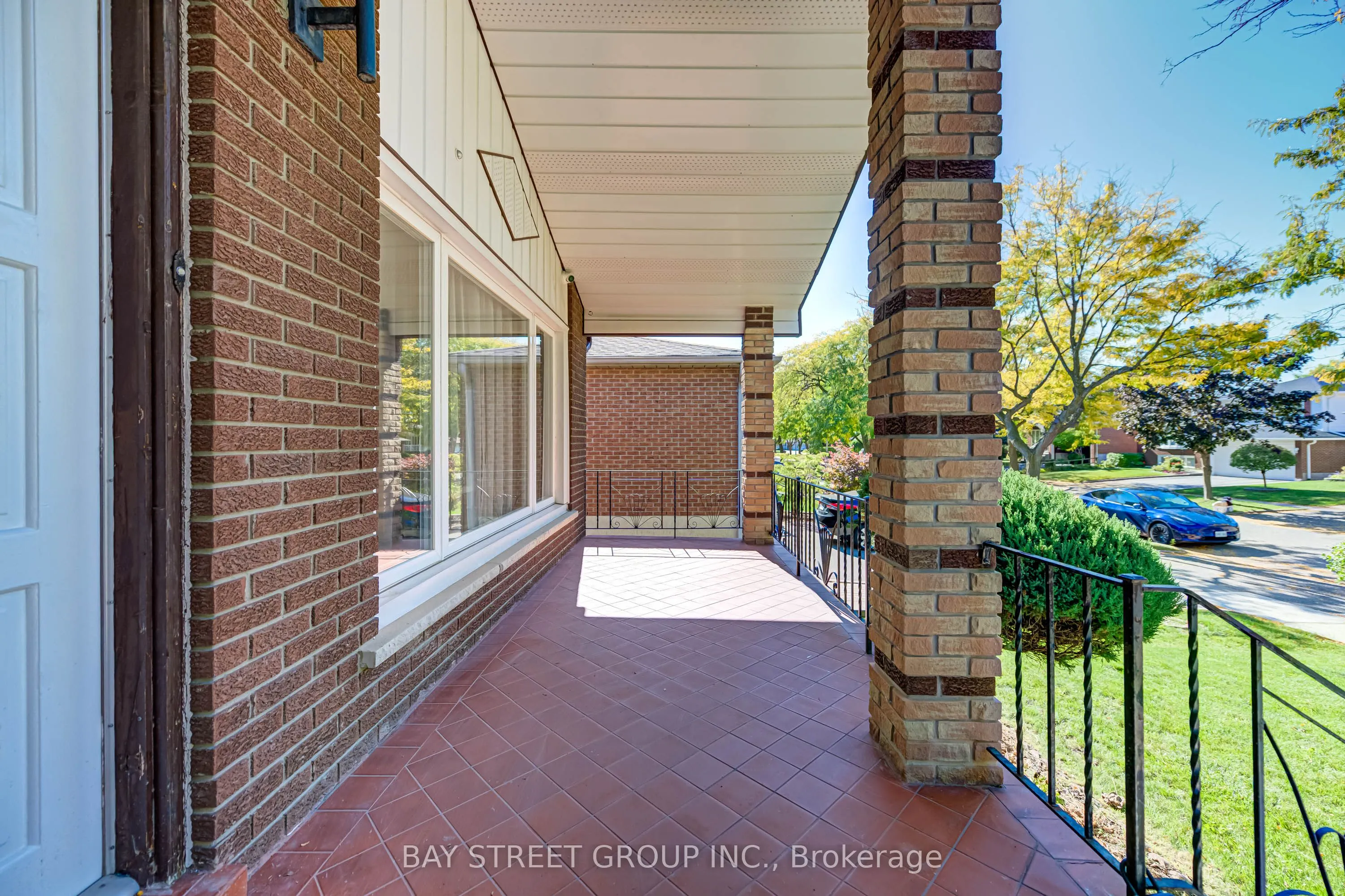 3420 Charmaine Heights