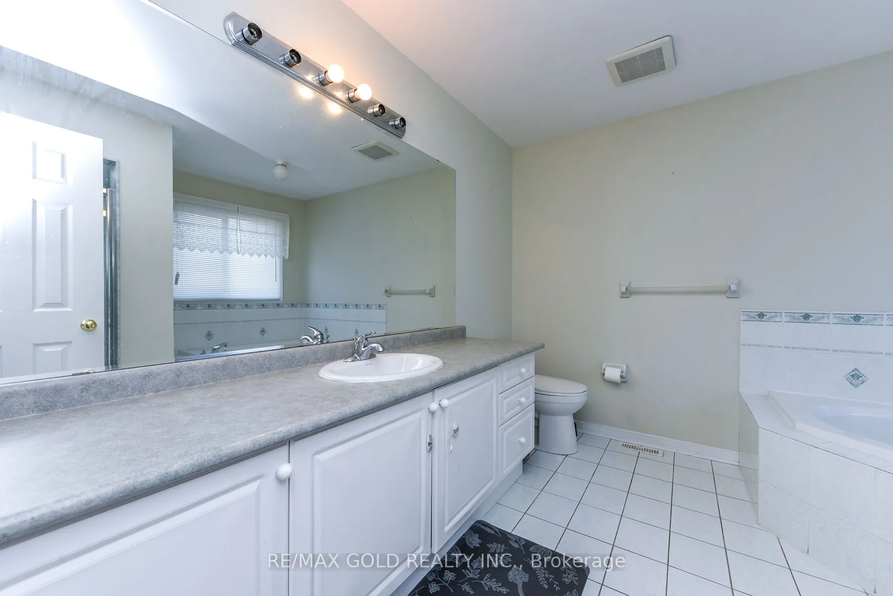 124 Starhill Crescent