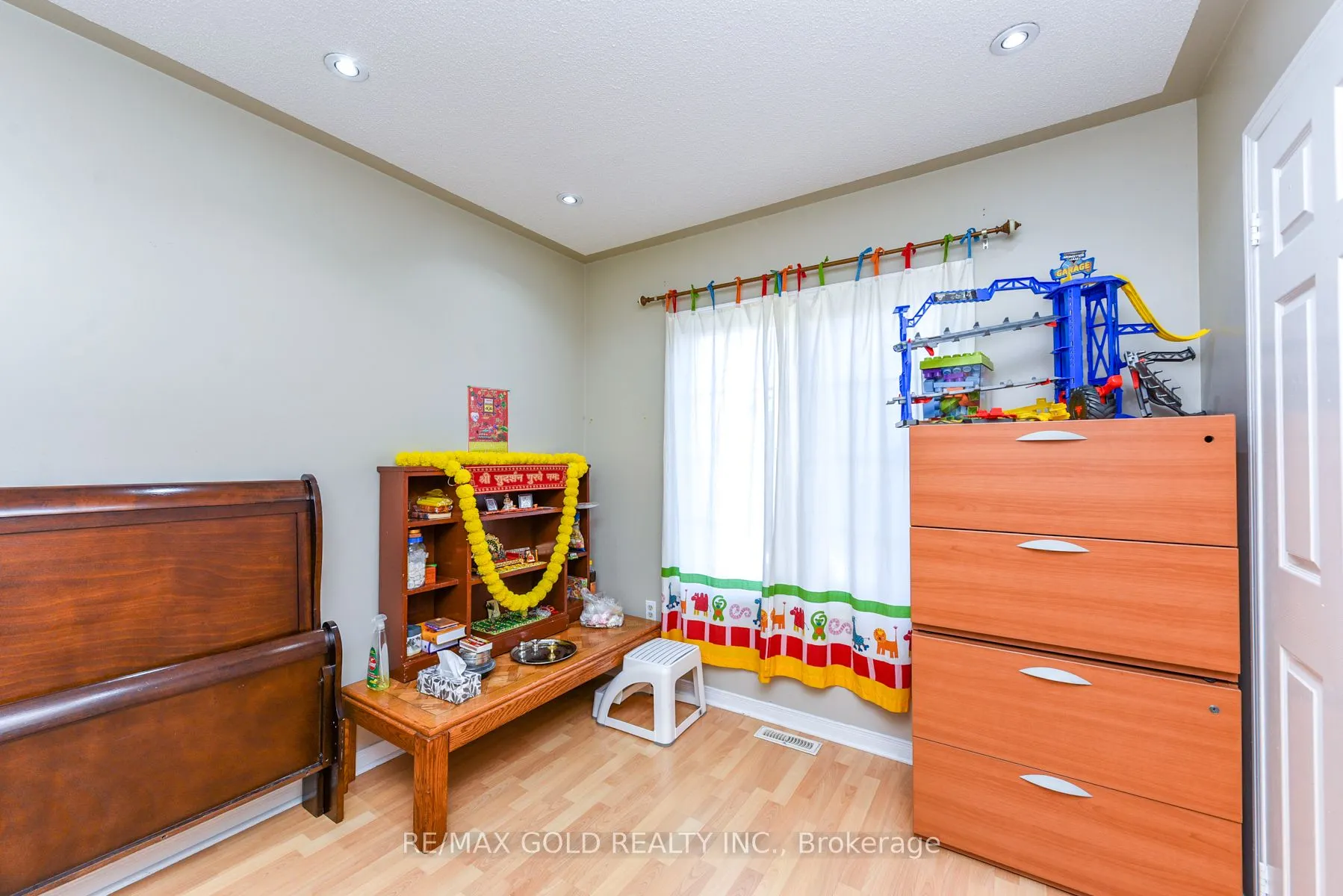 124 Starhill Crescent