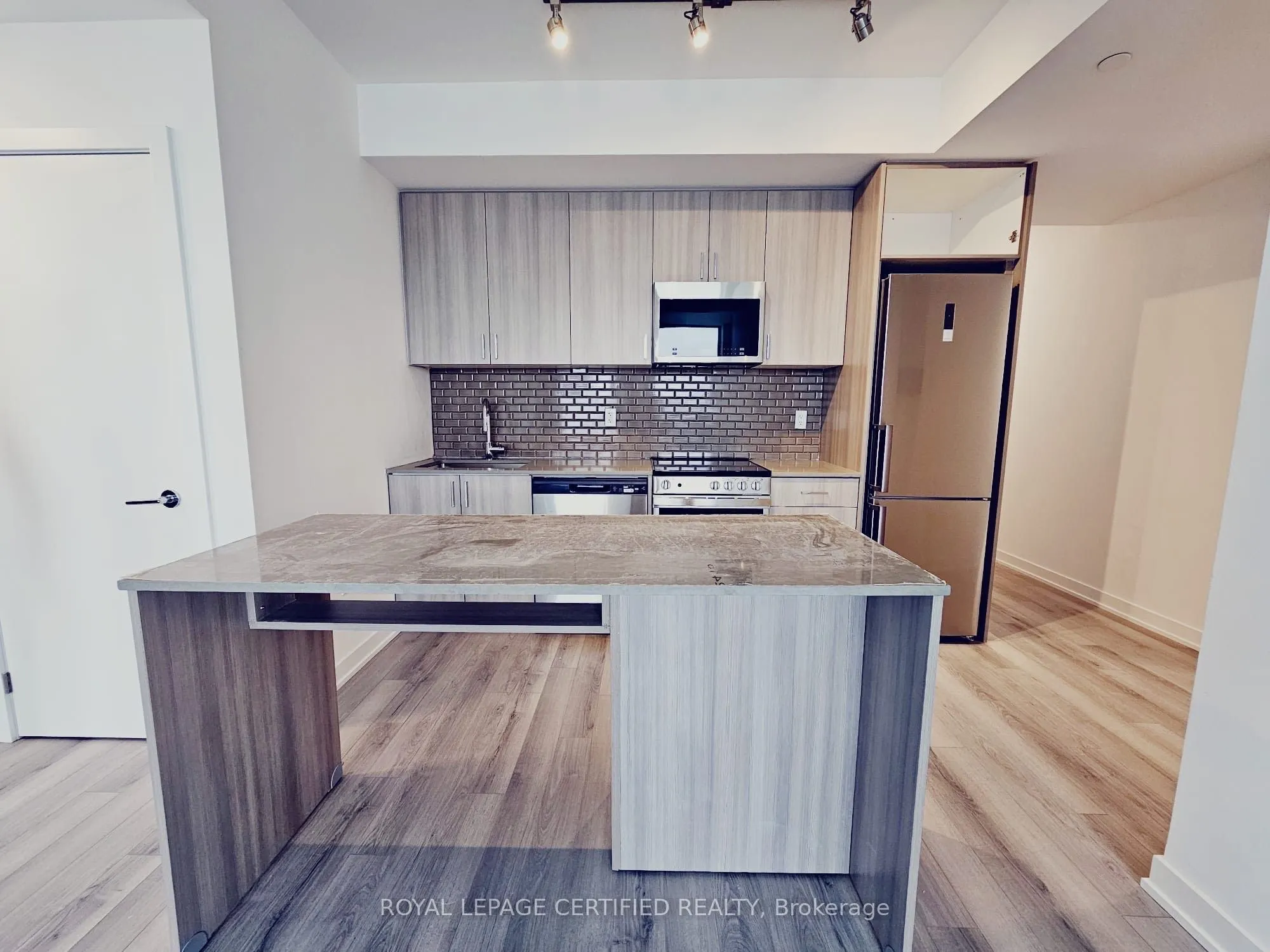 1005 Dundas Street E, #804