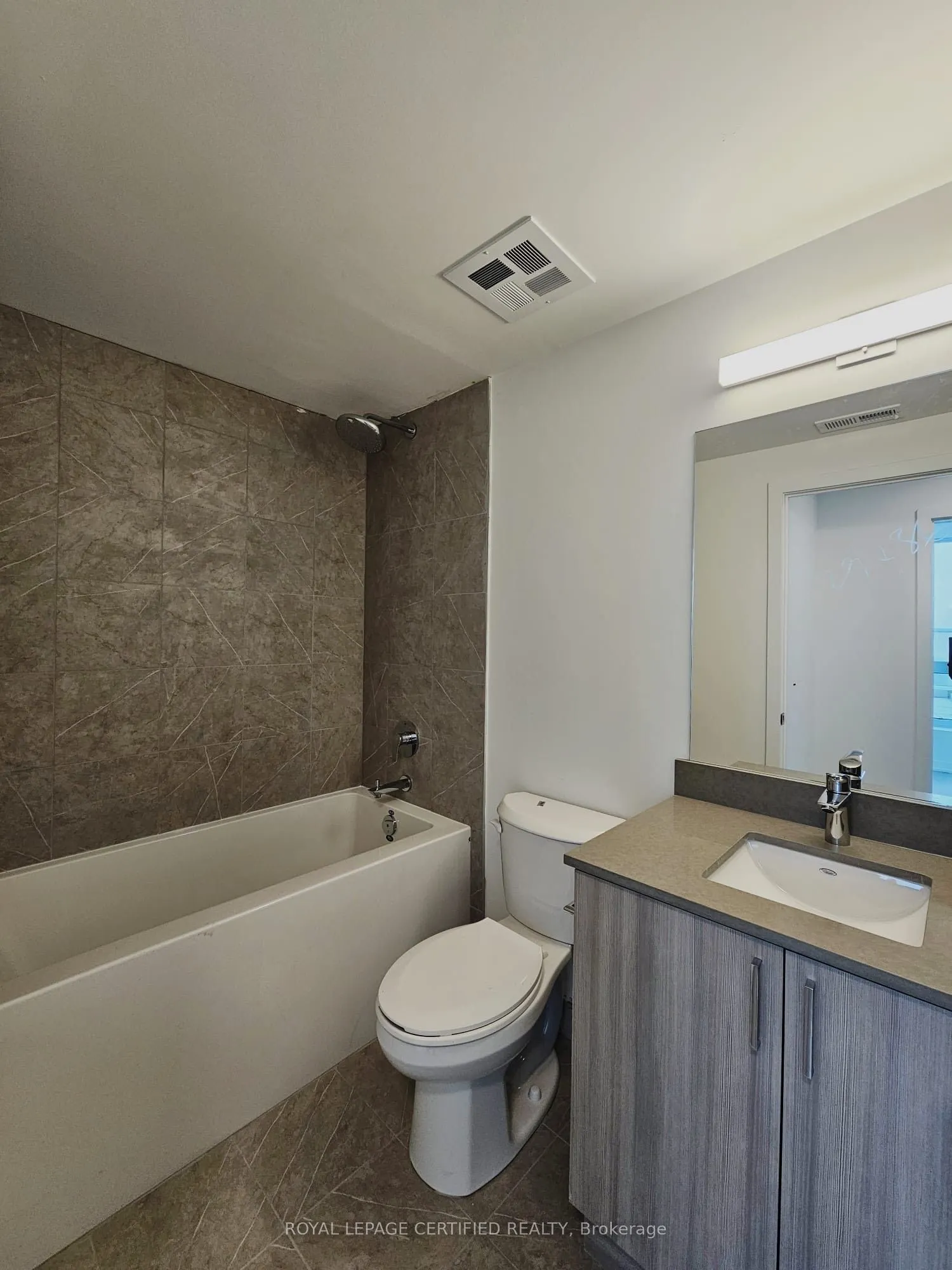 1005 Dundas Street E, #804