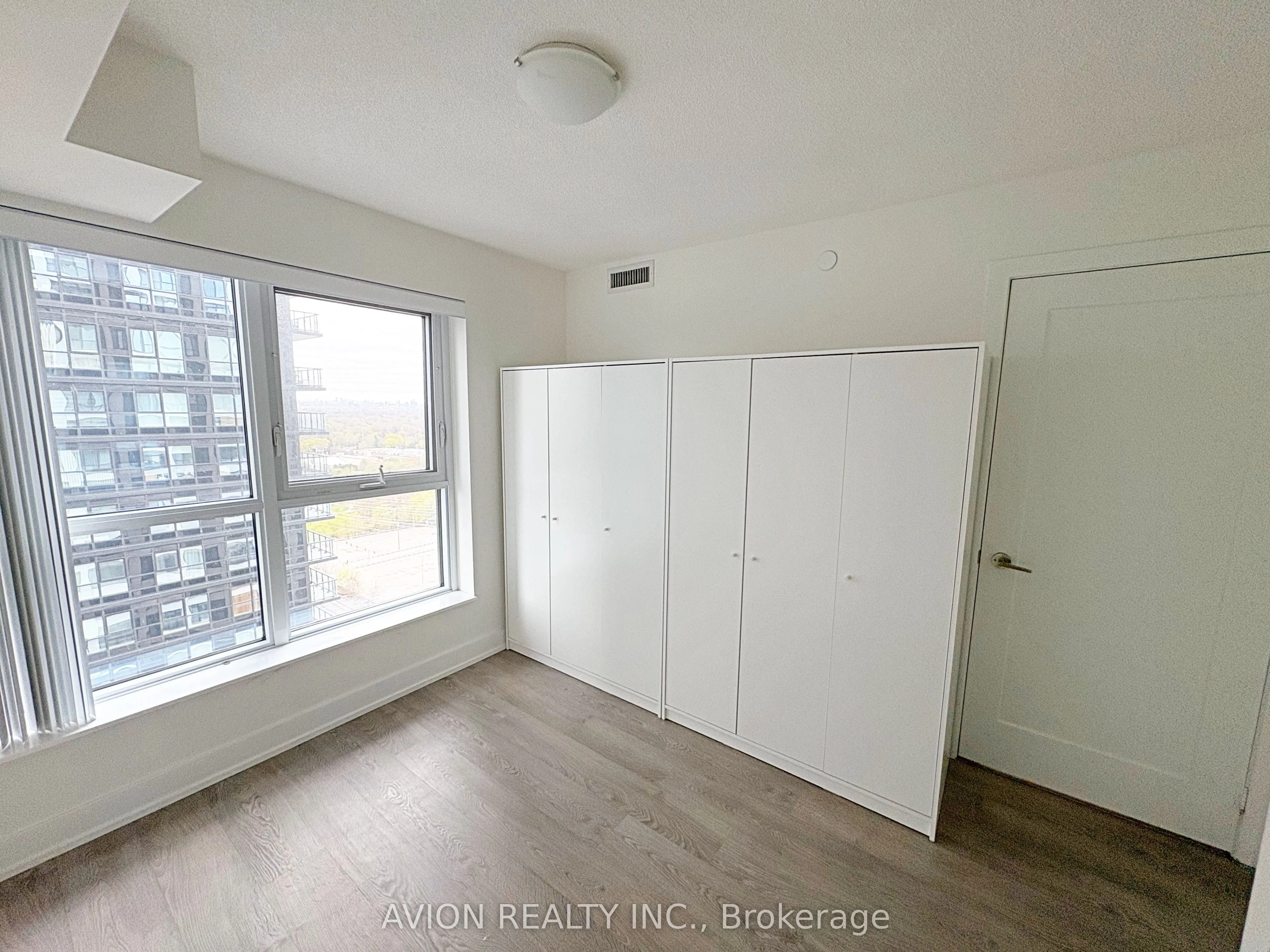 7 Mabelle Avenue, #1905
