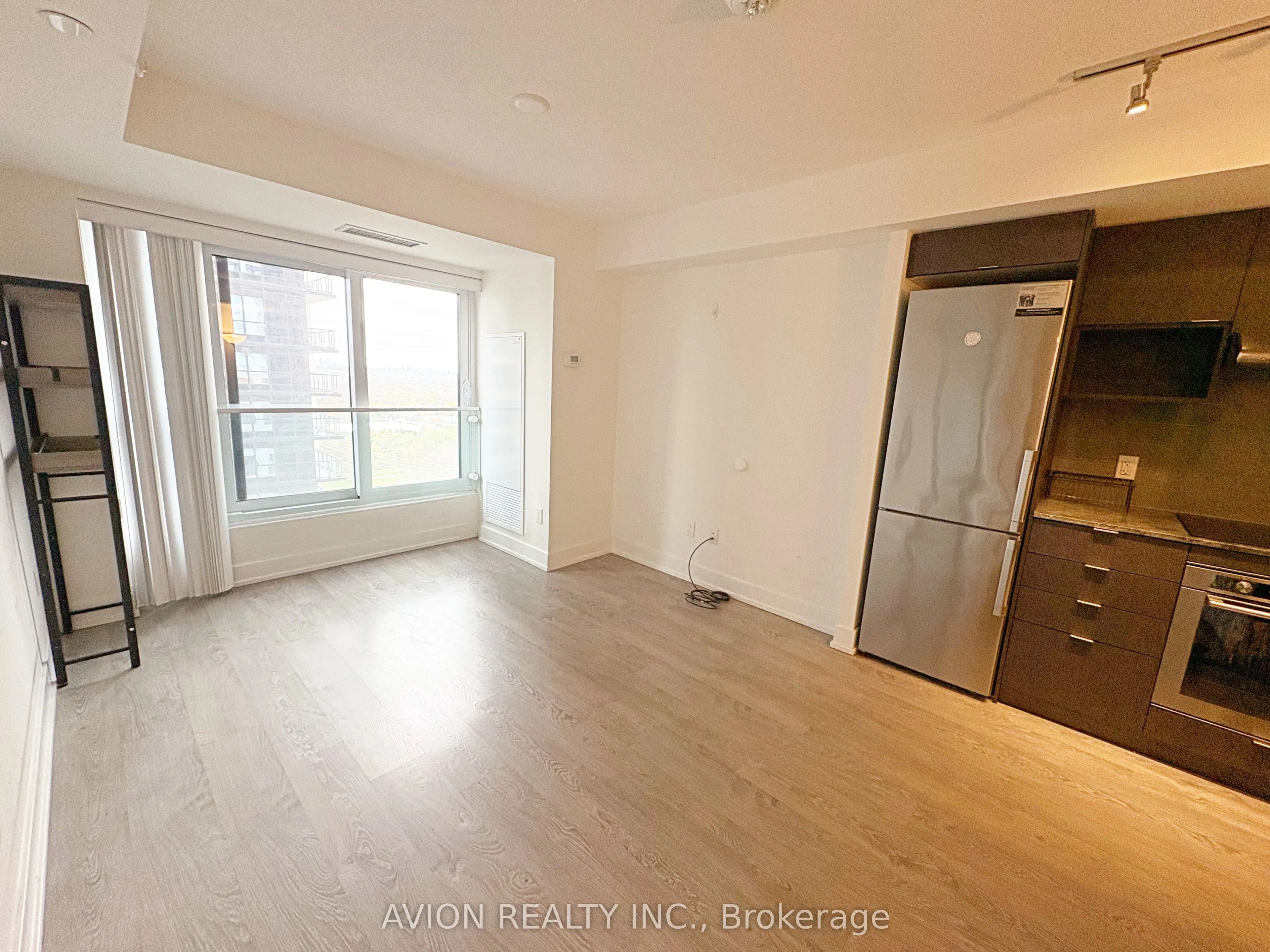 7 Mabelle Avenue, #1905