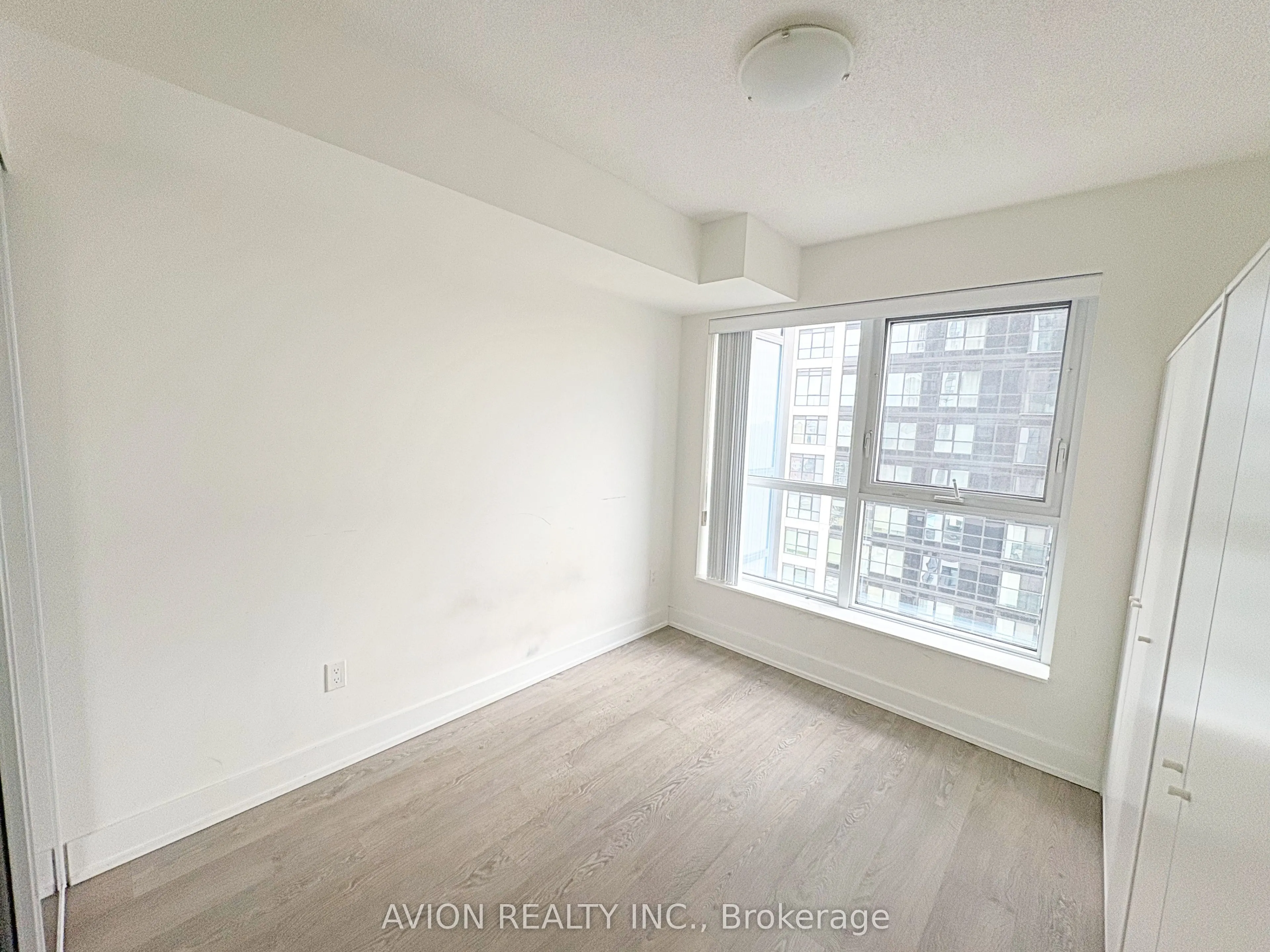 7 Mabelle Avenue, #1905