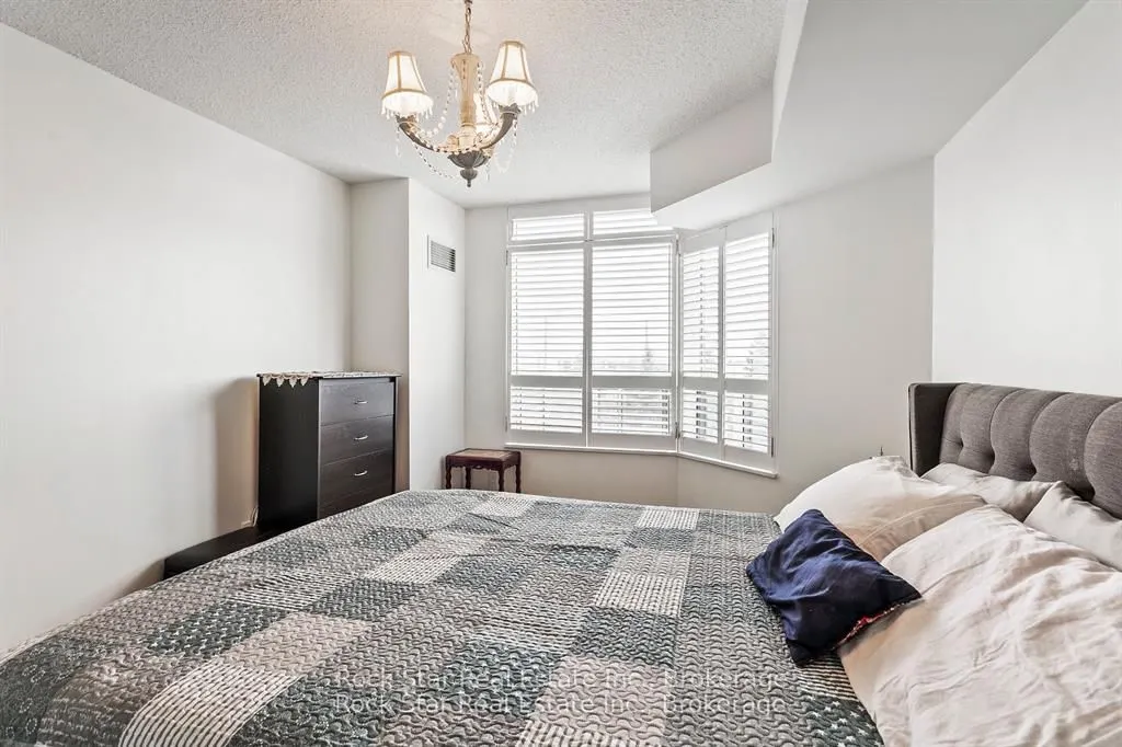 35 Kingsbridge Garden Circle, #408