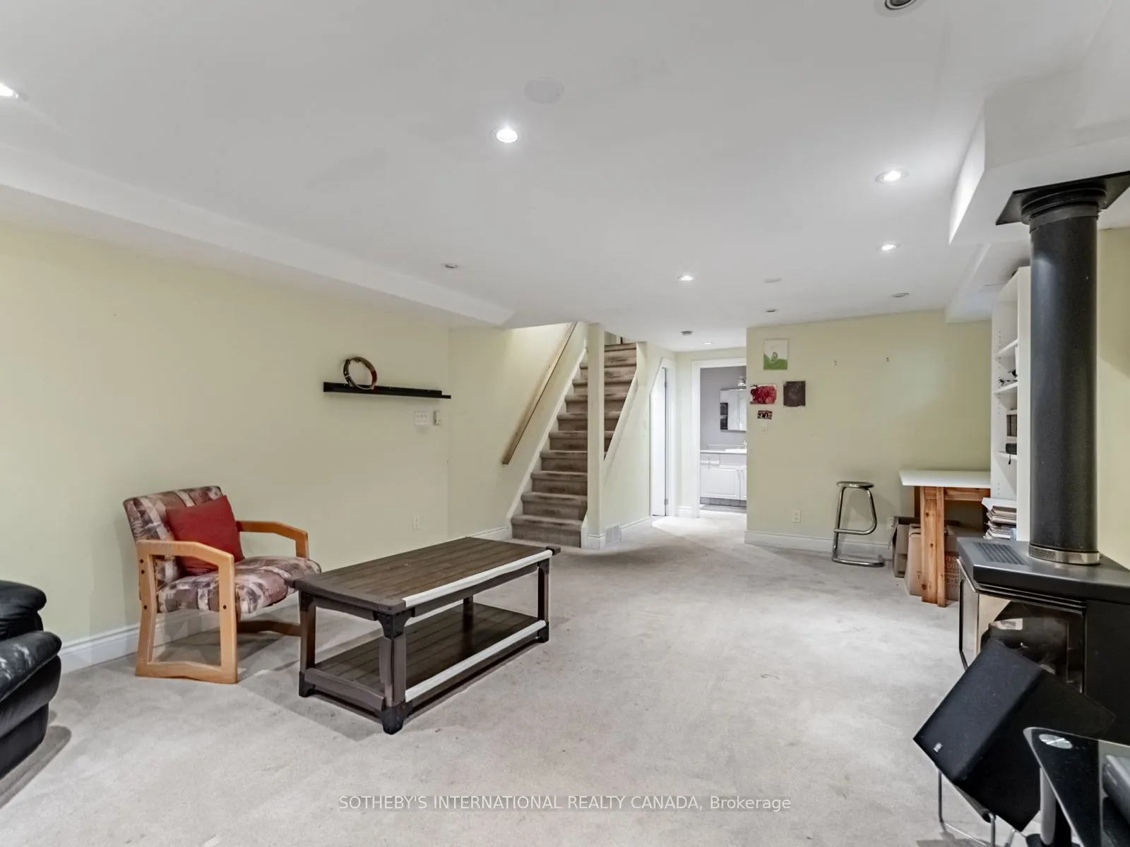 1218 Lakebreeze Drive