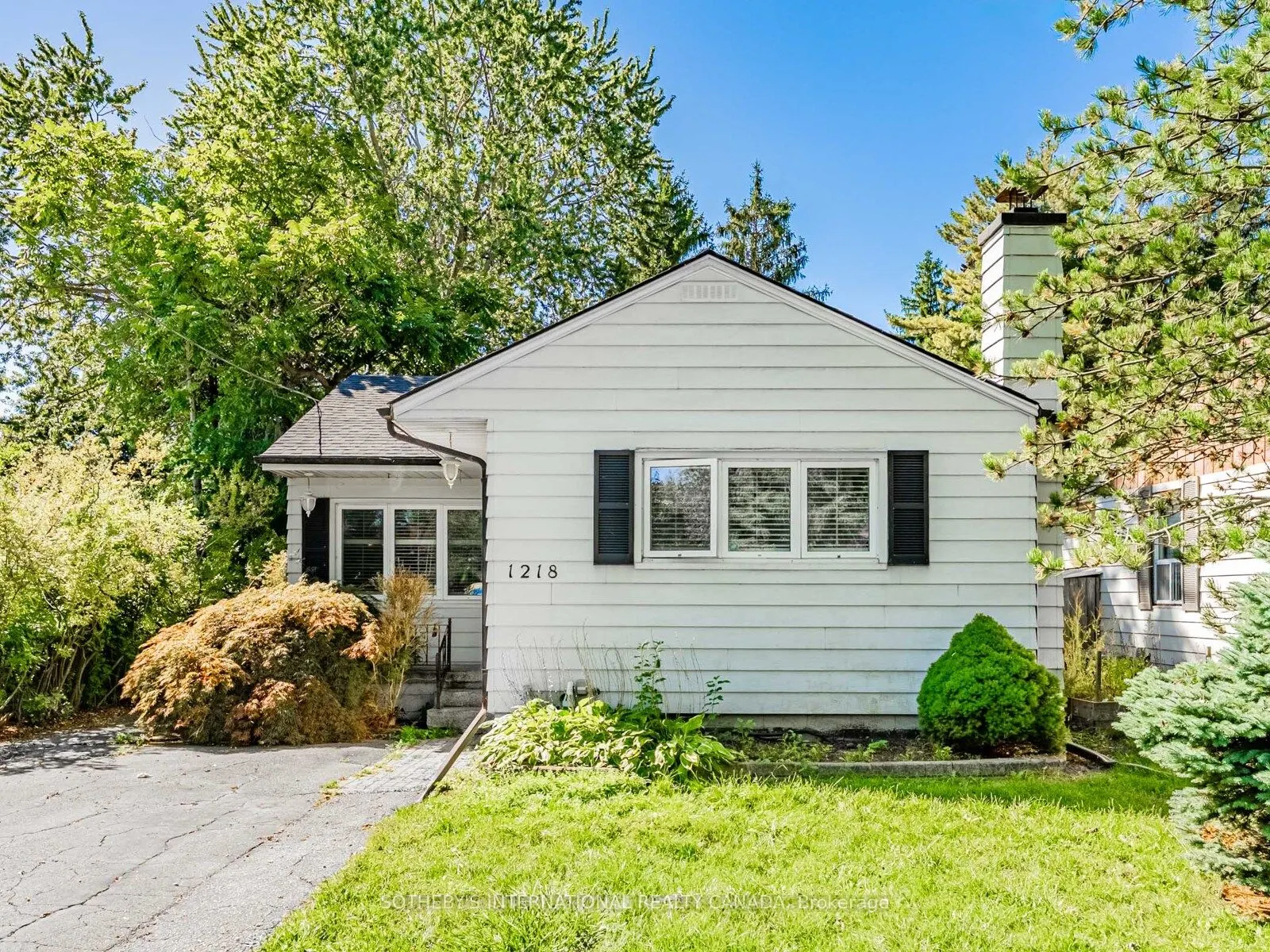 1218 Lakebreeze Drive