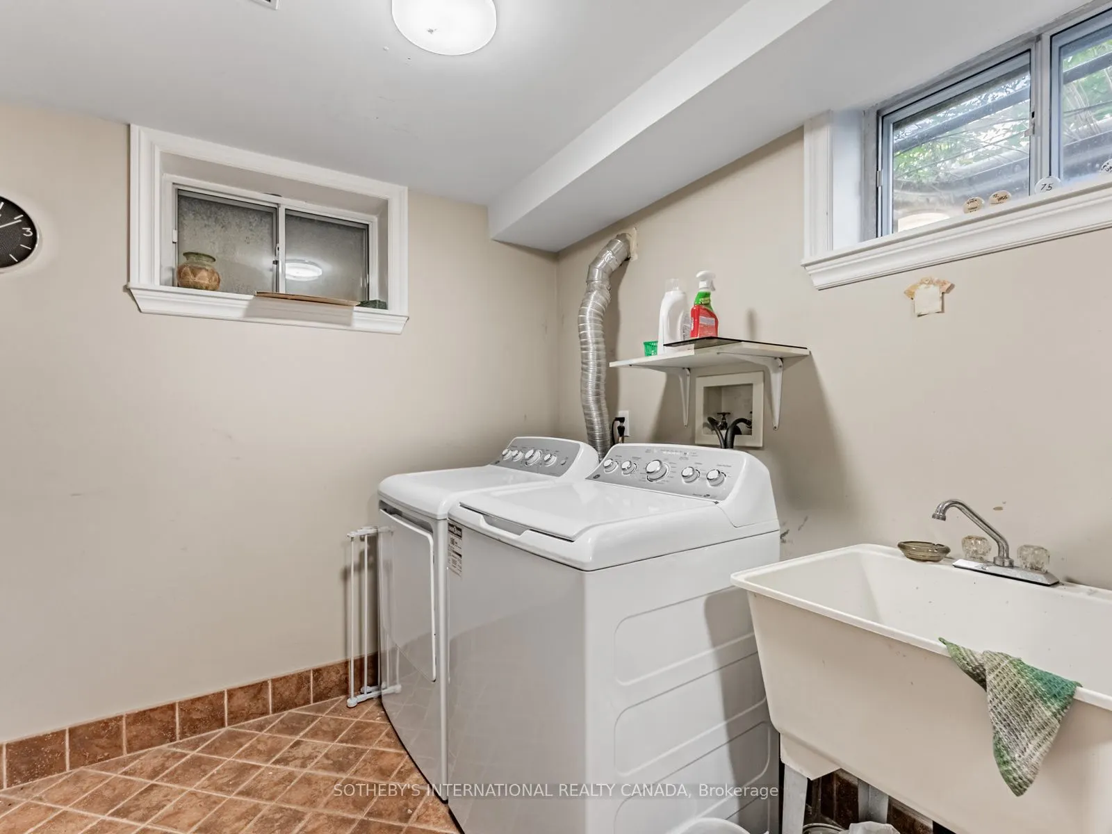1218 Lakebreeze Drive