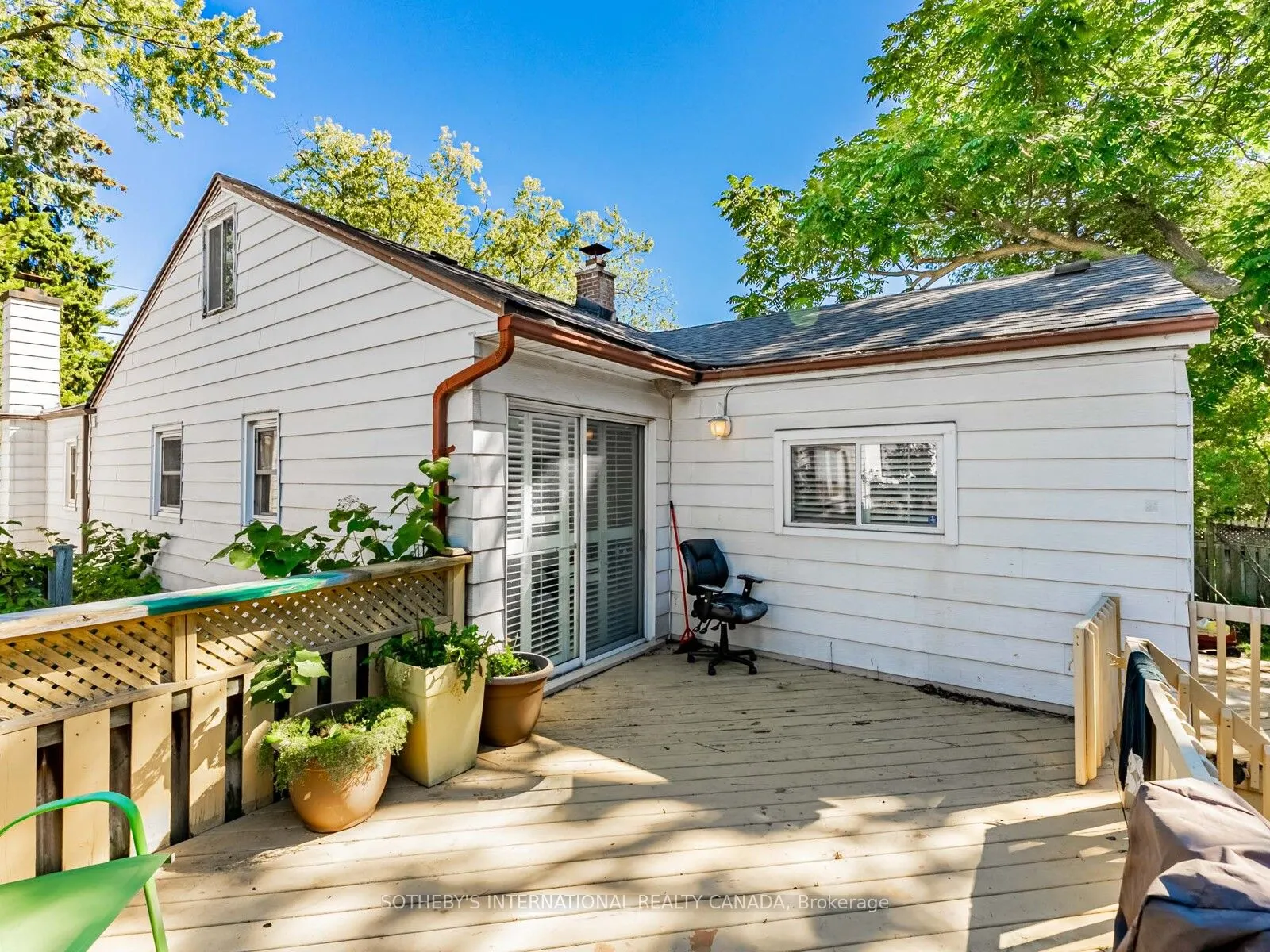 1218 Lakebreeze Drive