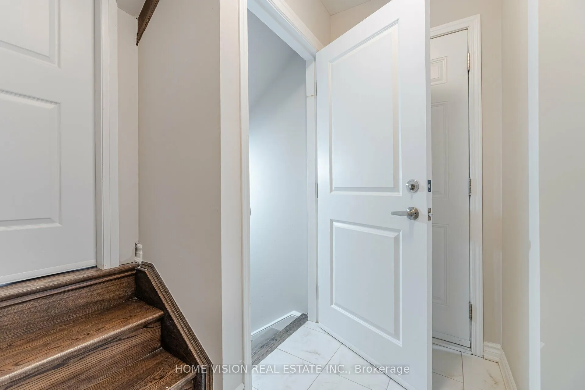 938 Chestnut Heights, #Basement