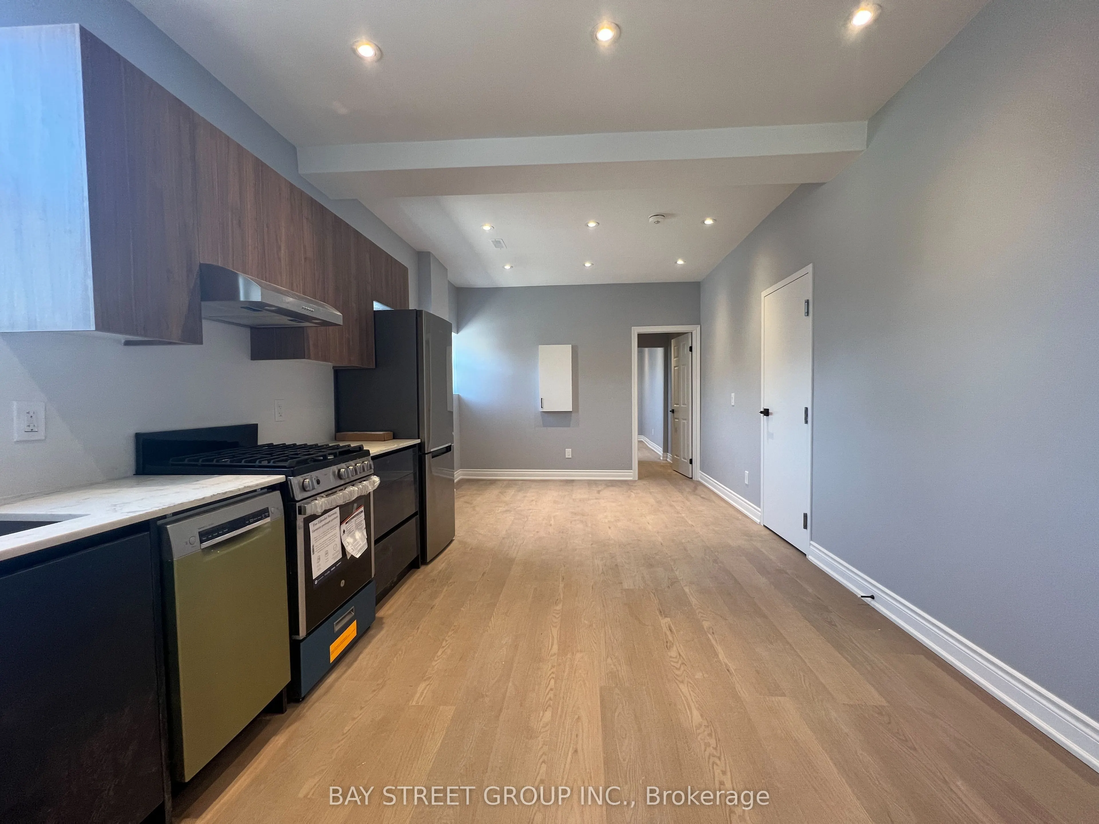2386 Lake Shore Boulevard W, #202