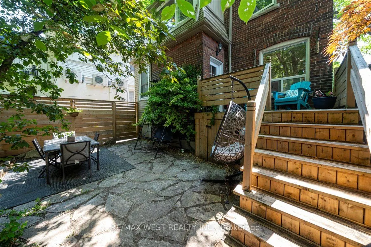 206 Howard Park Avenue