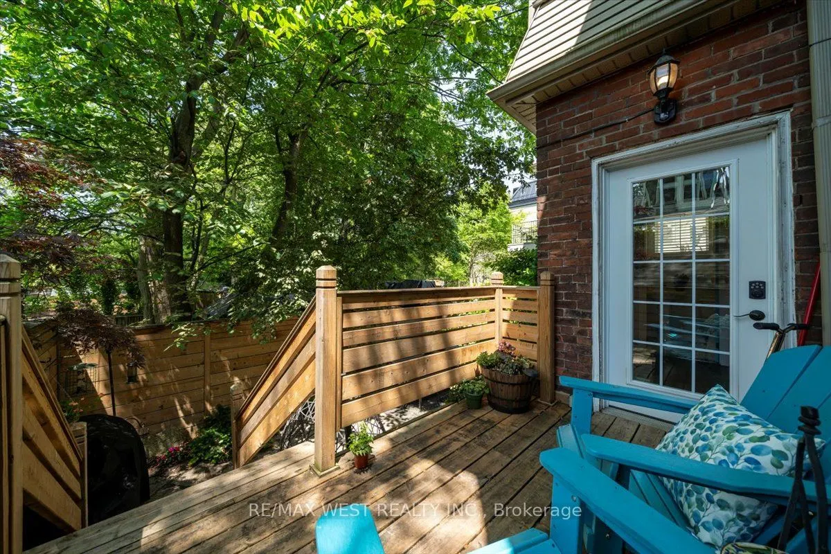 206 Howard Park Avenue