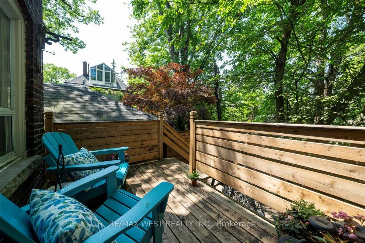 206 Howard Park Avenue