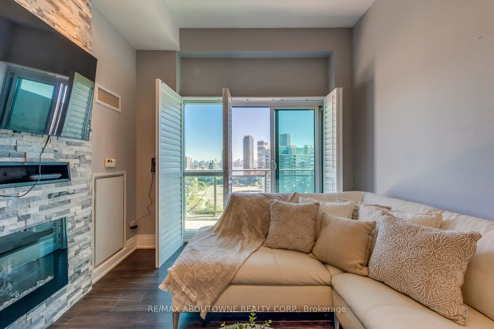 165 Legion Road N, #2524