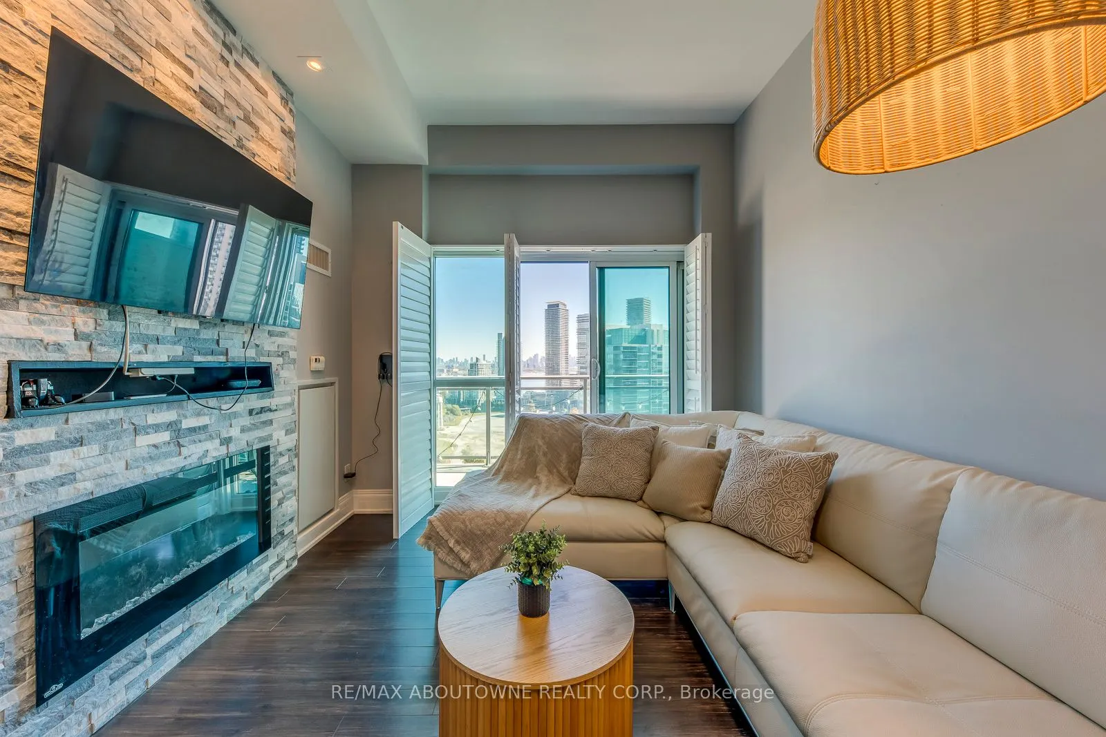 165 Legion Road N, #2524