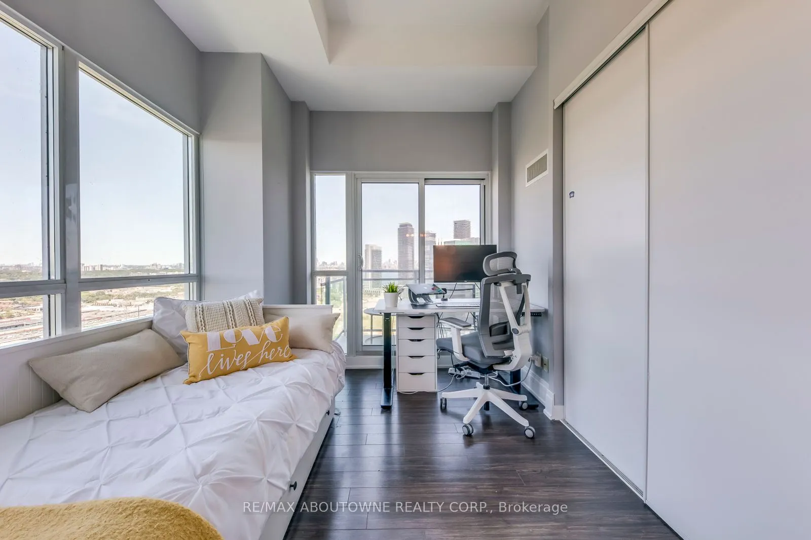 165 Legion Road N, #2524