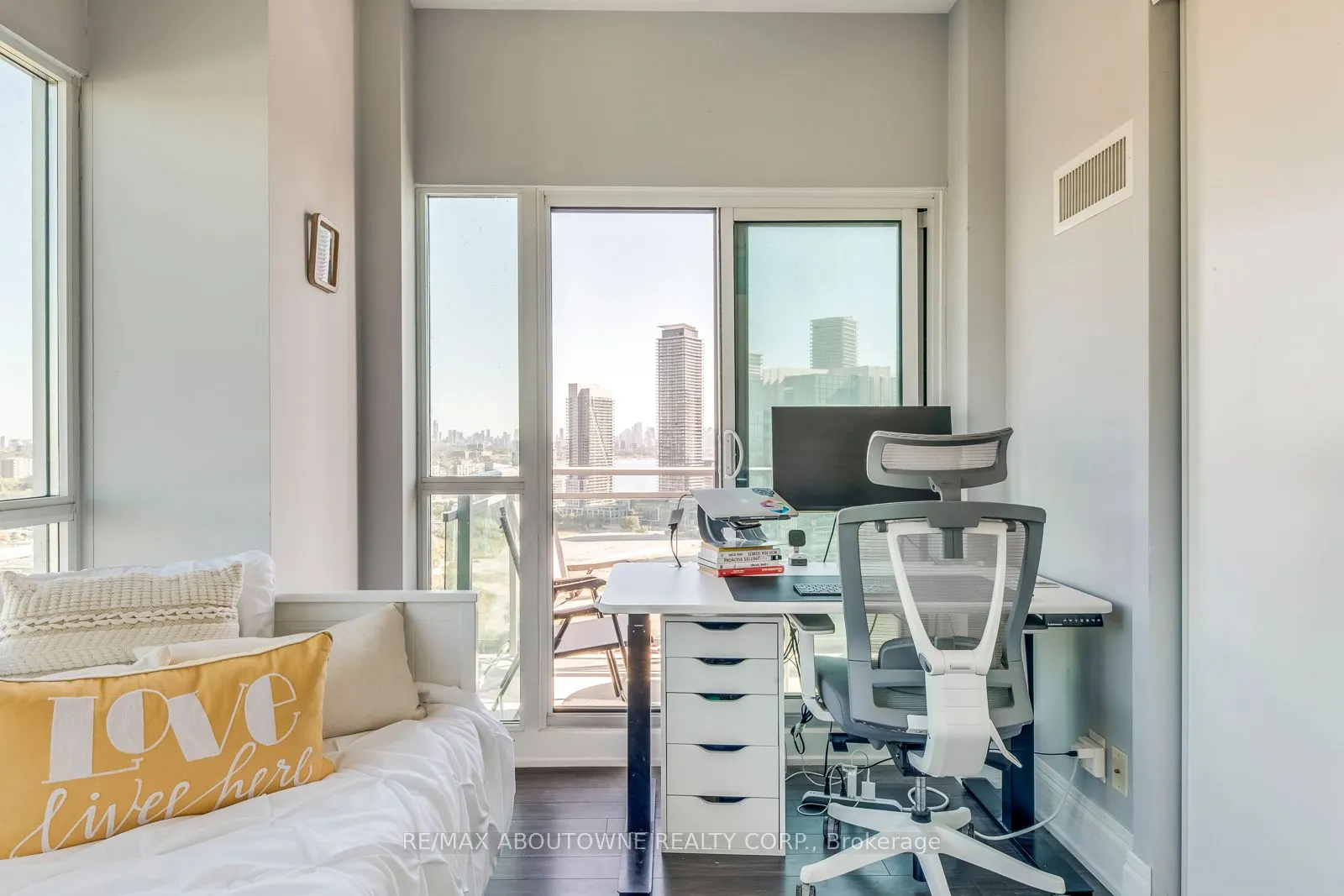 165 Legion Road N, #2524