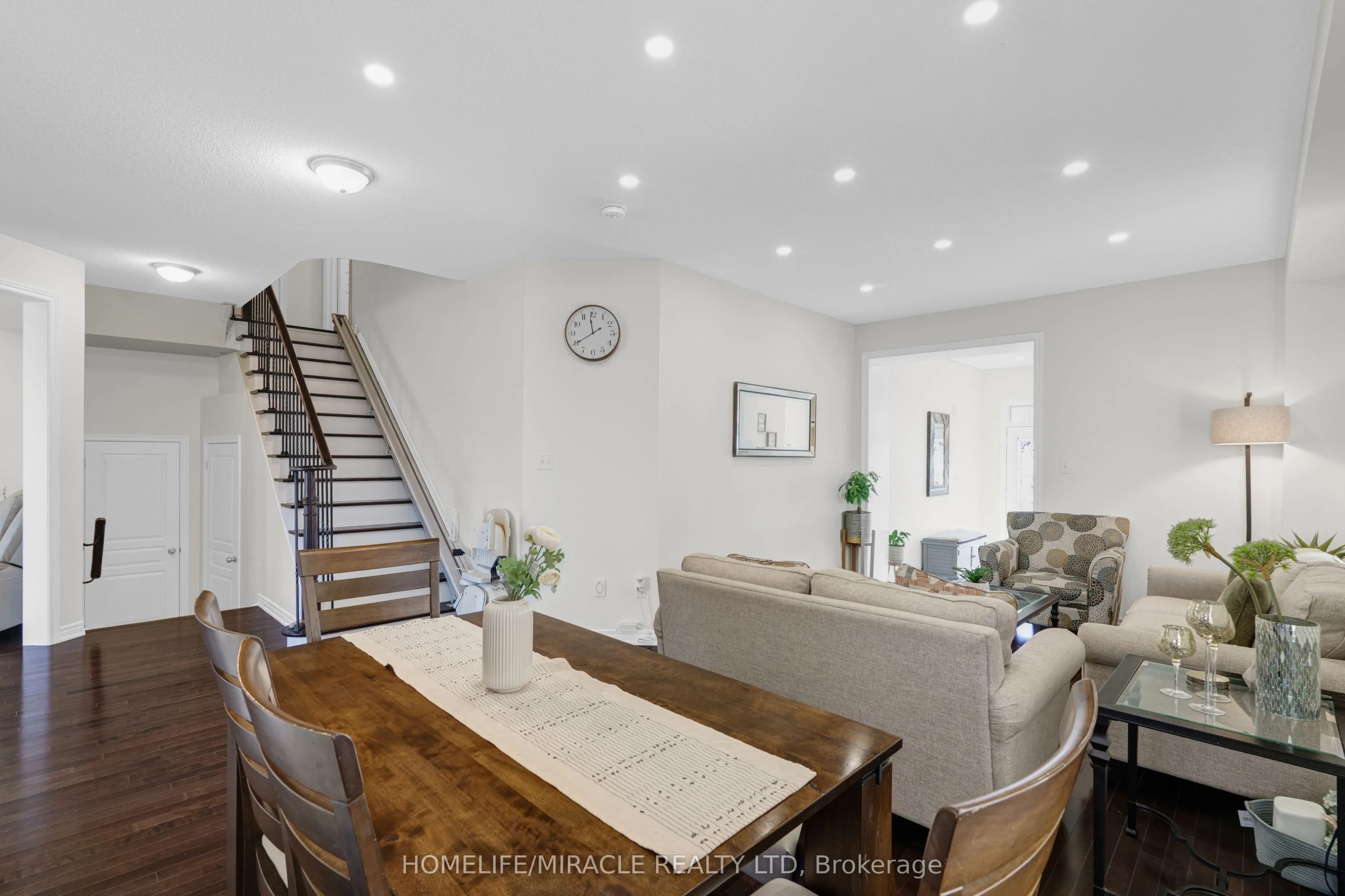 26 Fitzgibson Street