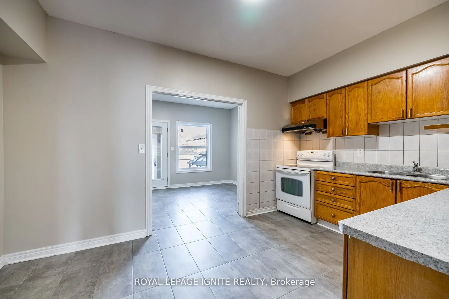 176 Wright Avenue, #UPPER