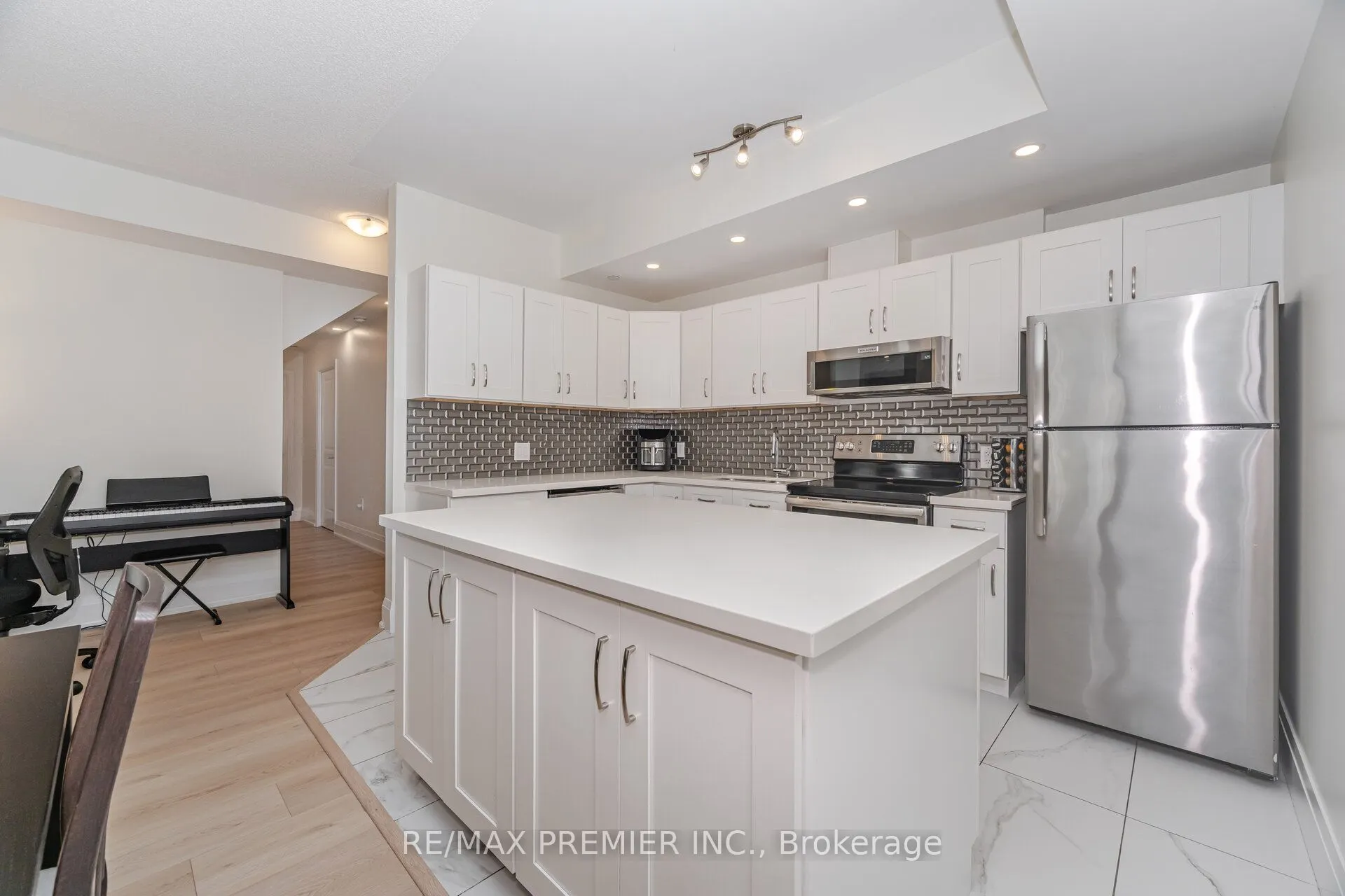 2800 KEELE Street, #TH 107