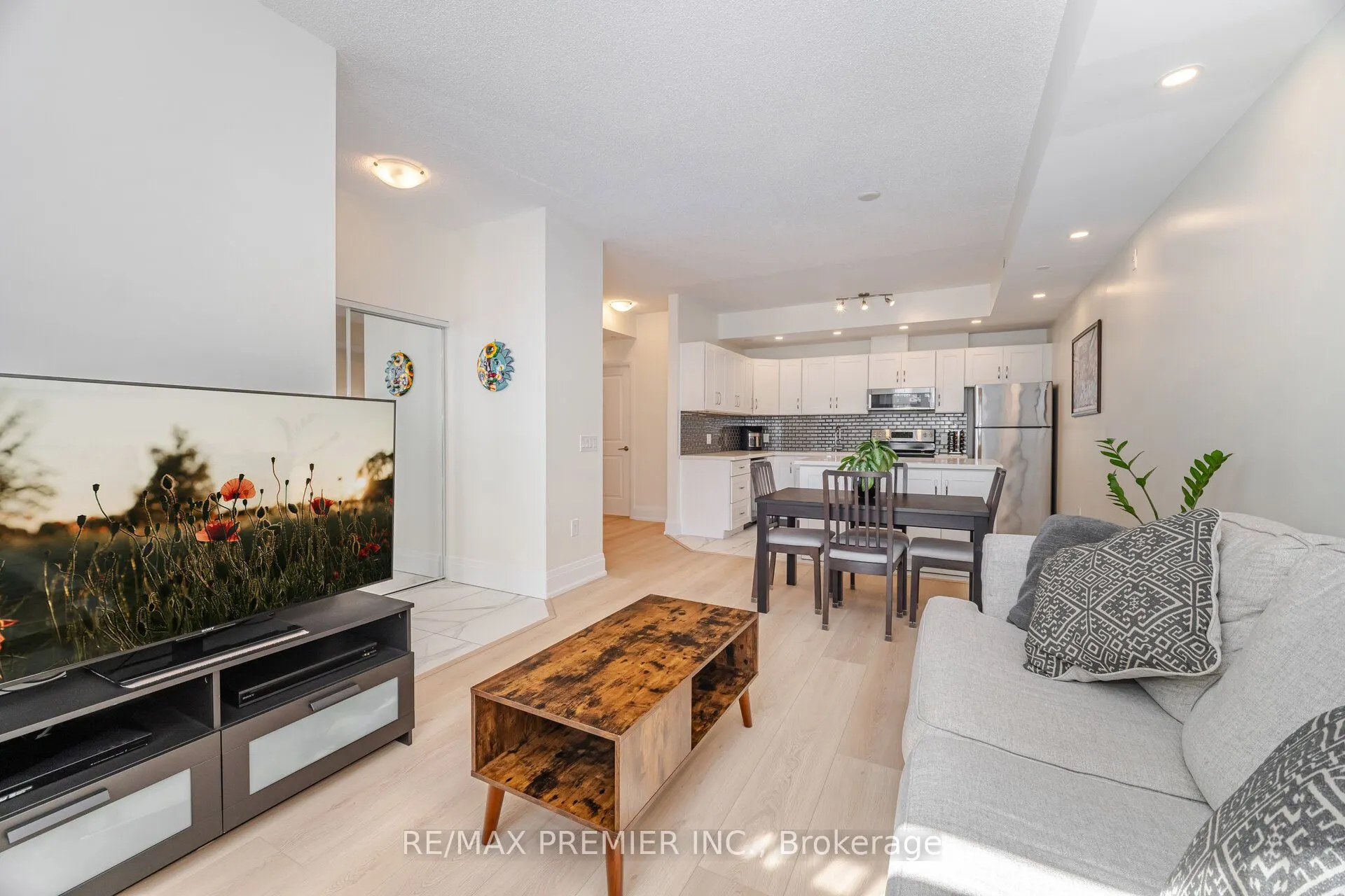 2800 KEELE Street, #TH 107