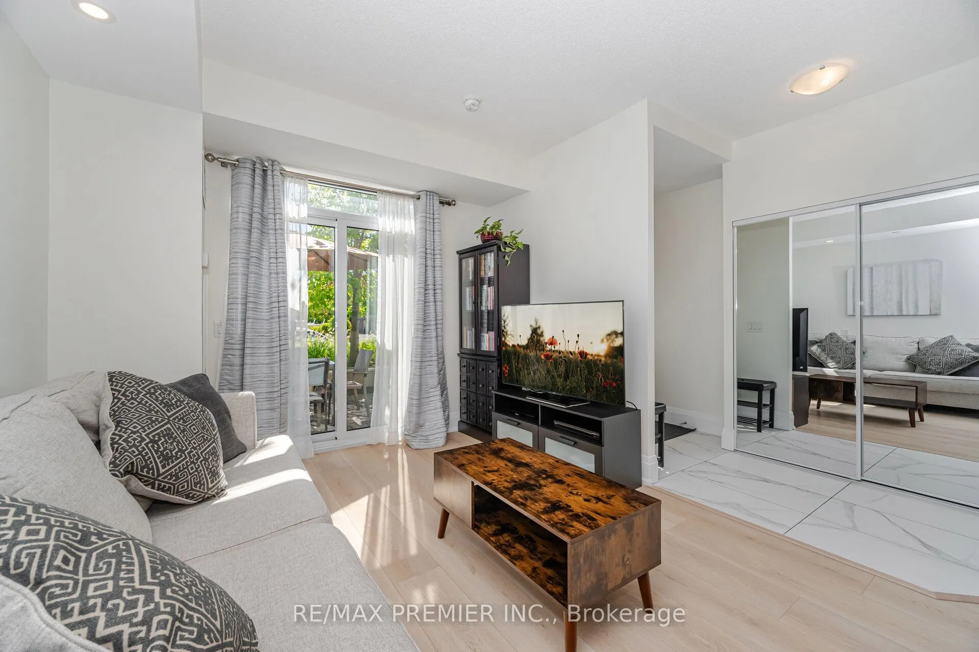 2800 KEELE Street, #TH 107