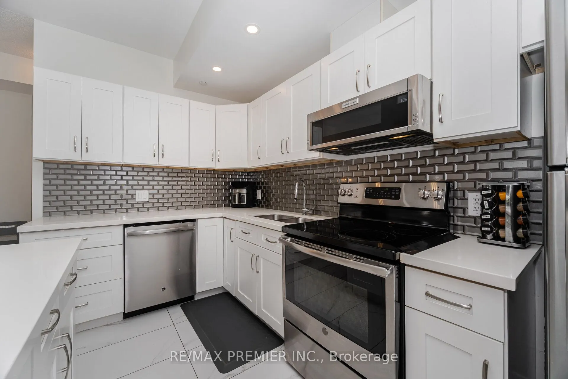 2800 KEELE Street, #TH 107