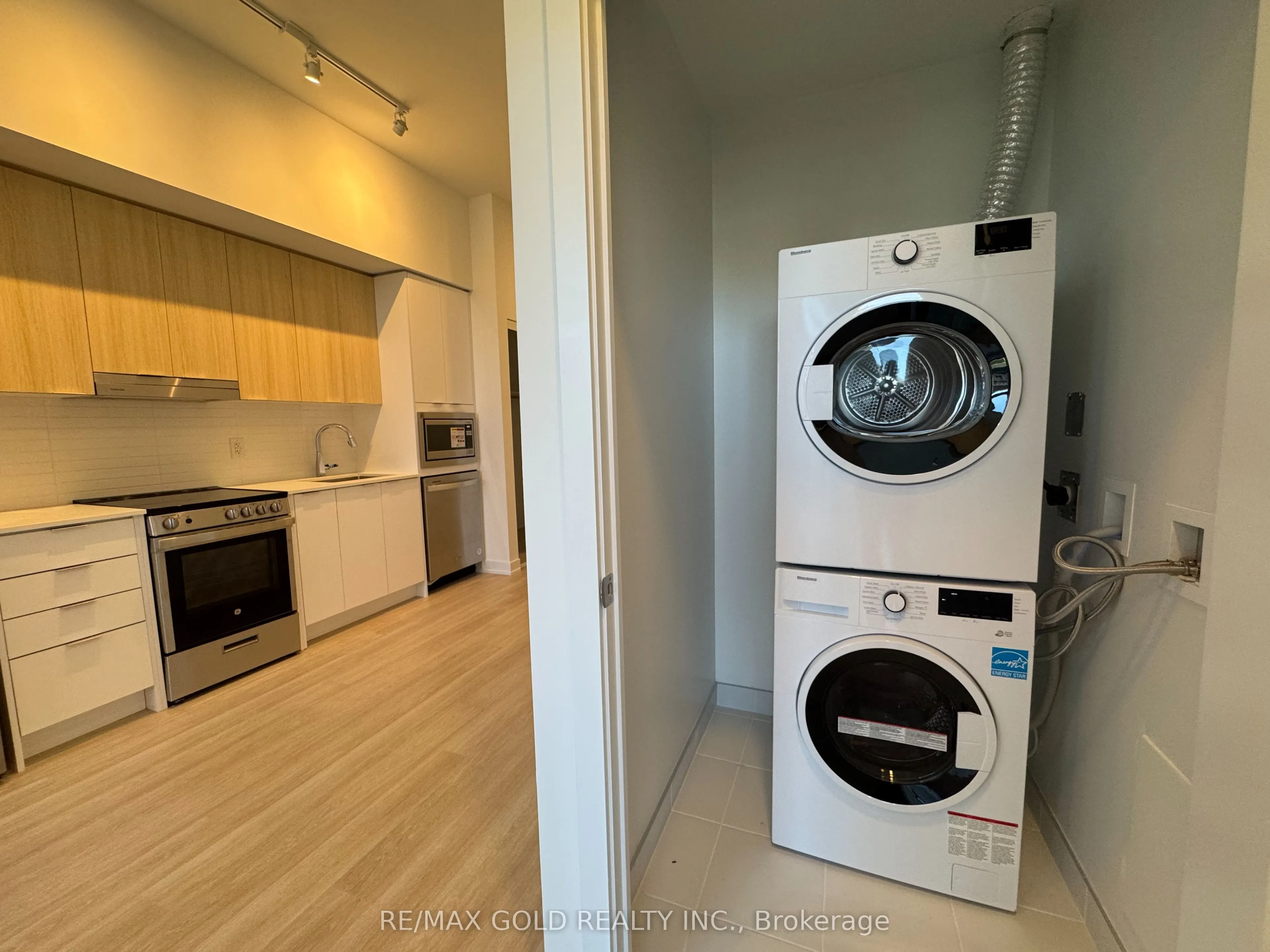 5105 Hurontario Street, #218