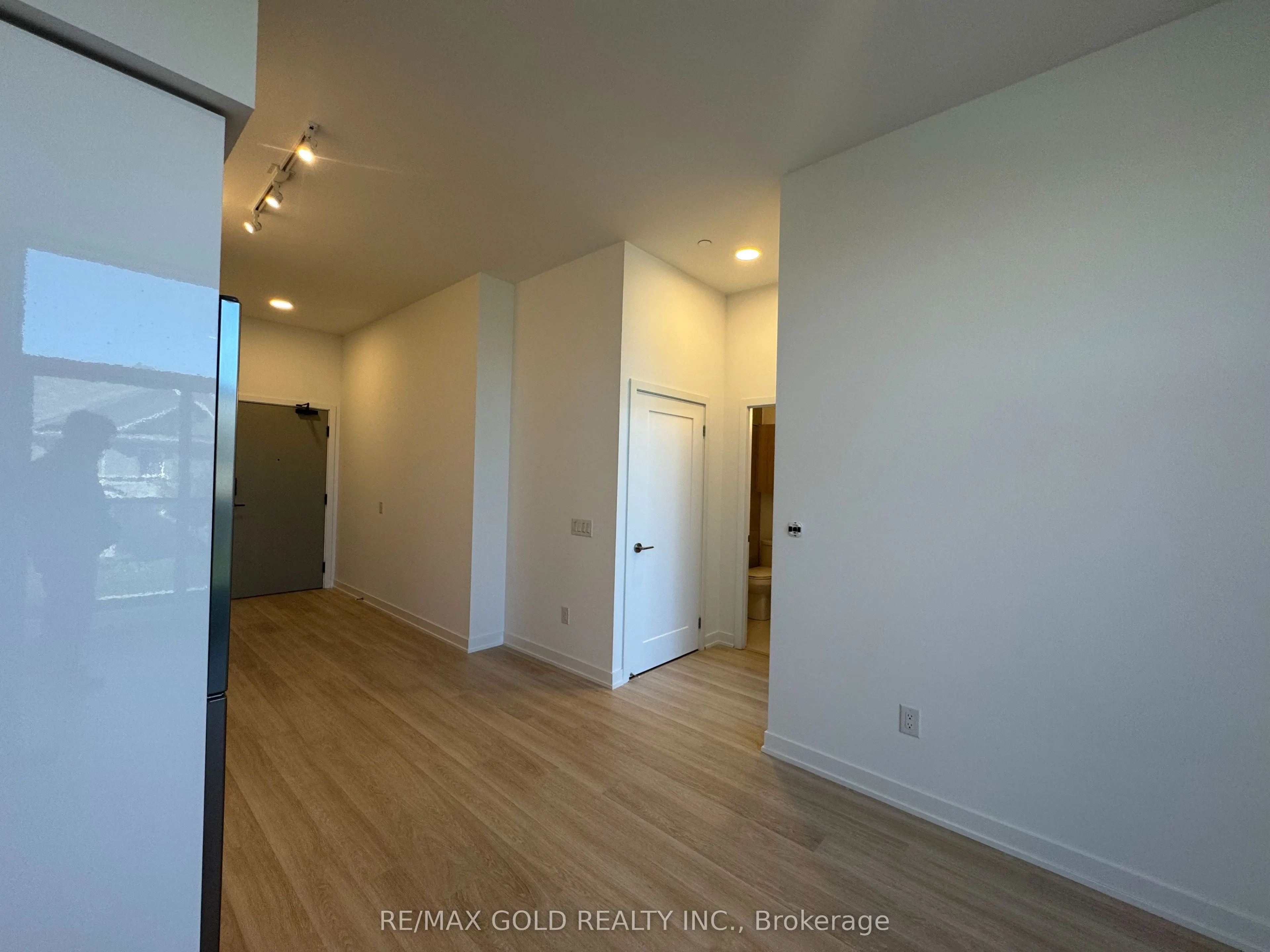 5105 Hurontario Street, #218