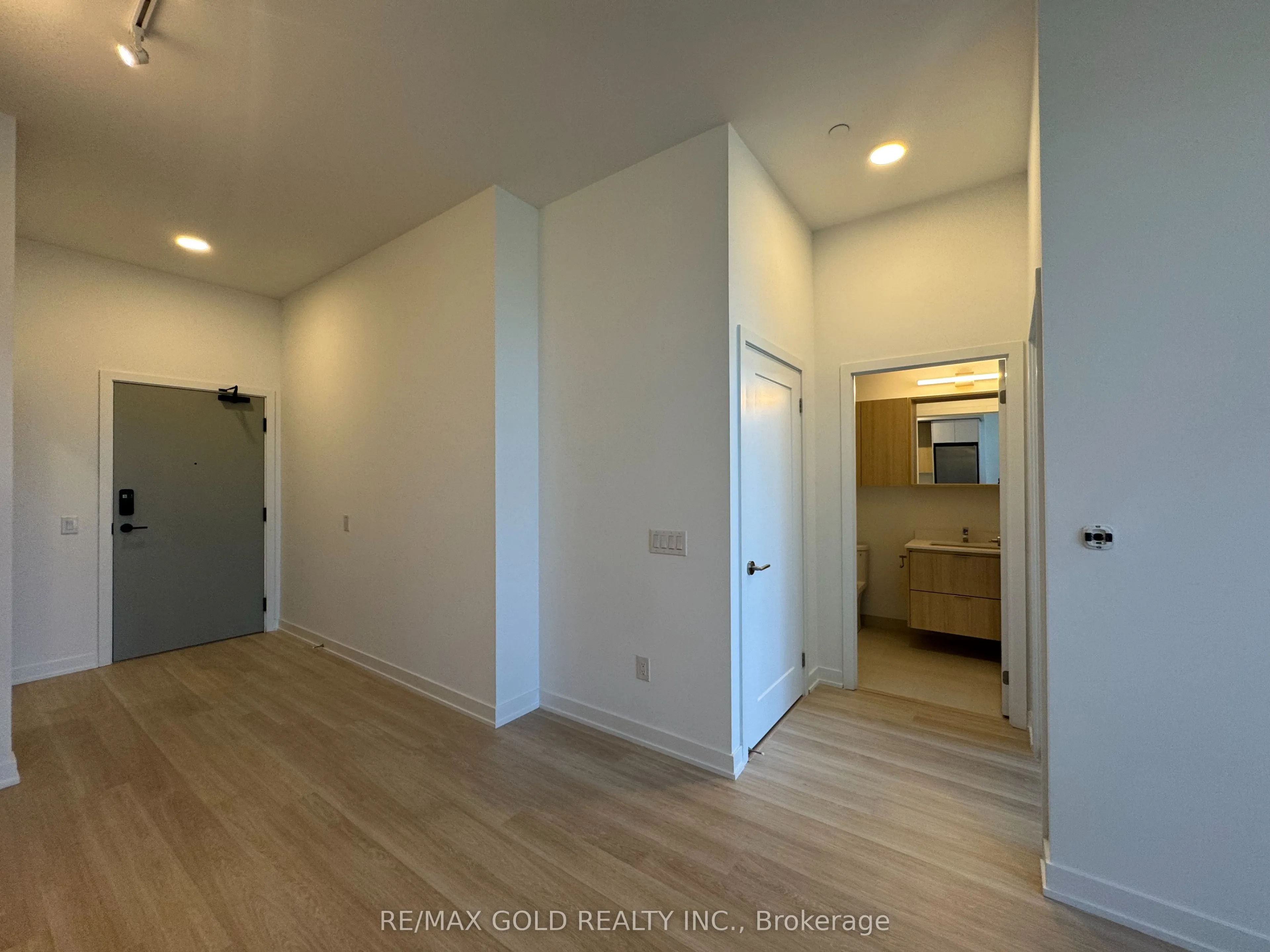 5105 Hurontario Street, #218