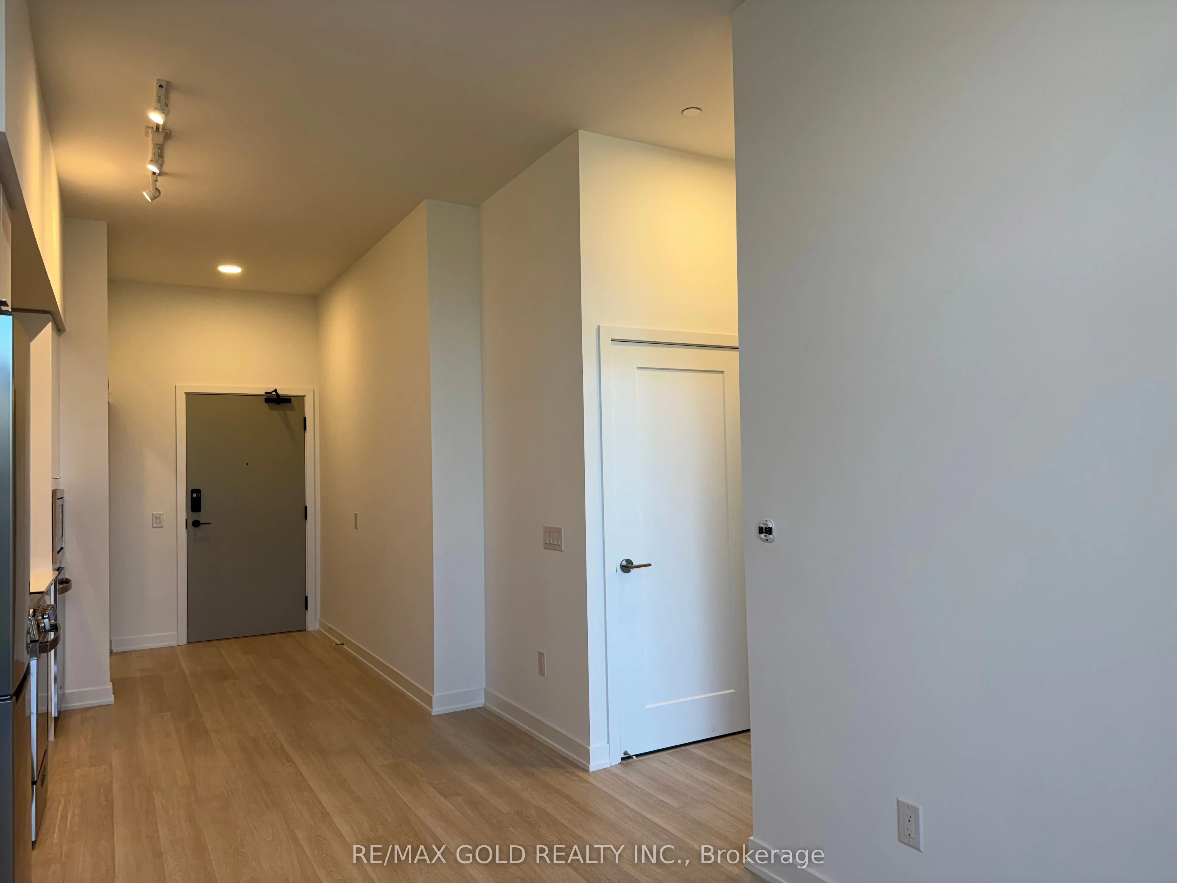5105 Hurontario Street, #218