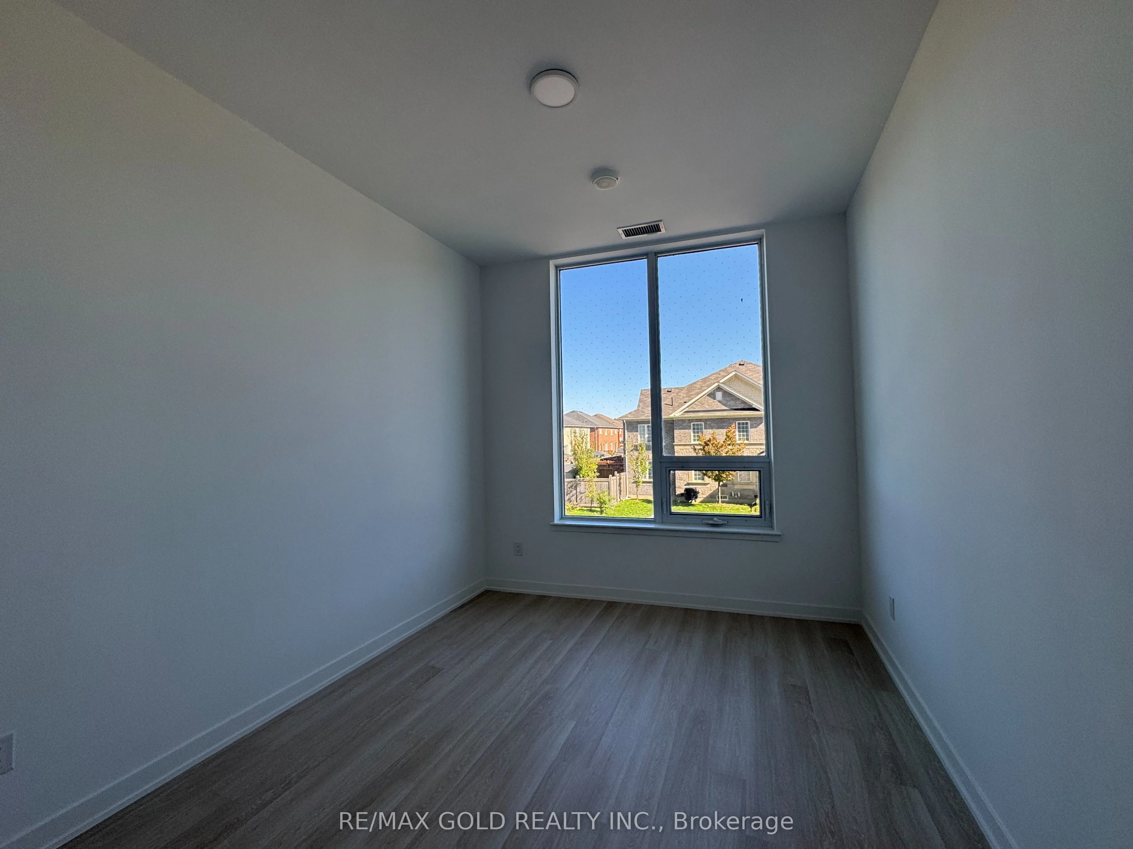 5105 Hurontario Street, #218