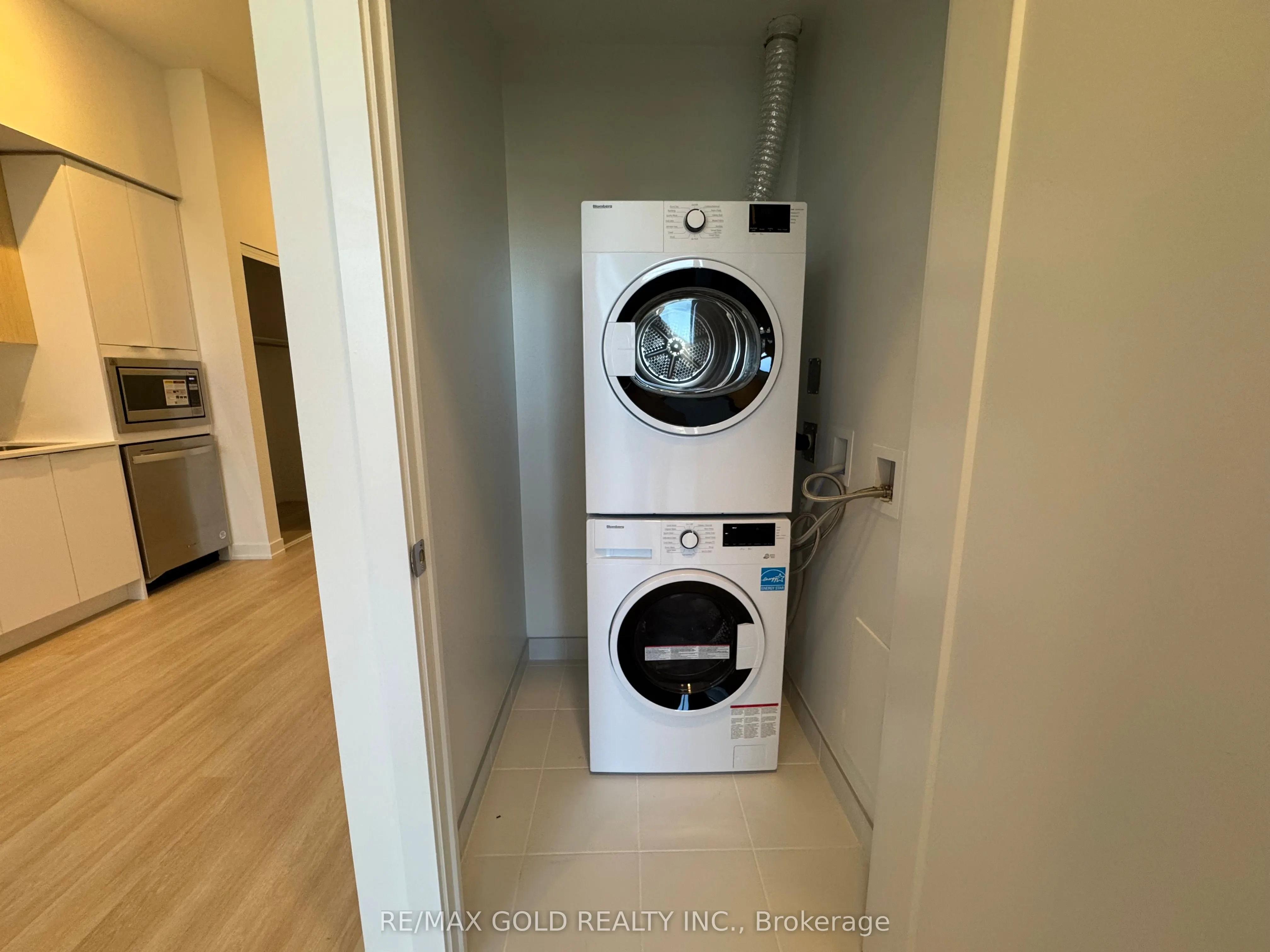 5105 Hurontario Street, #218