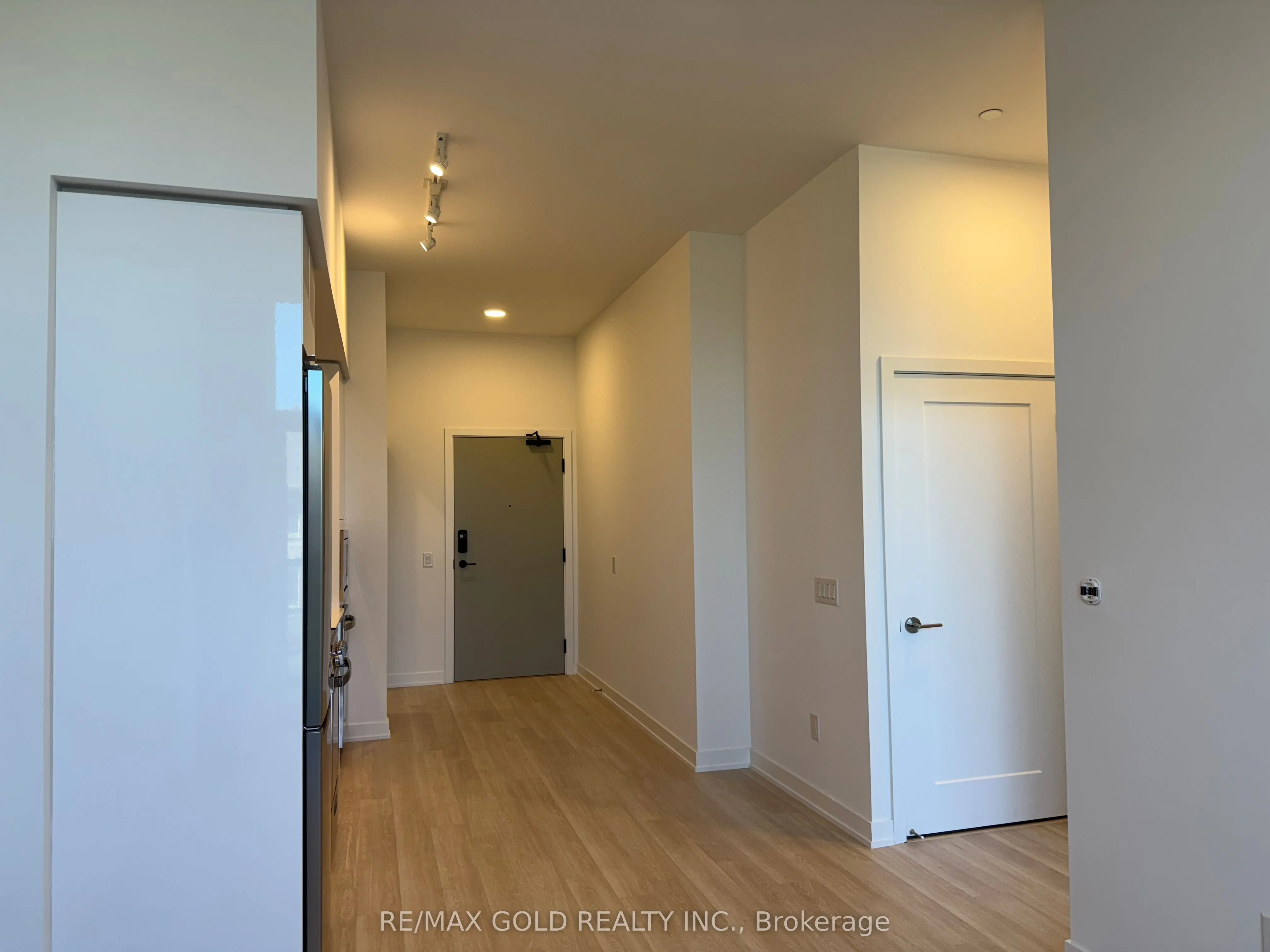 5105 Hurontario Street, #218