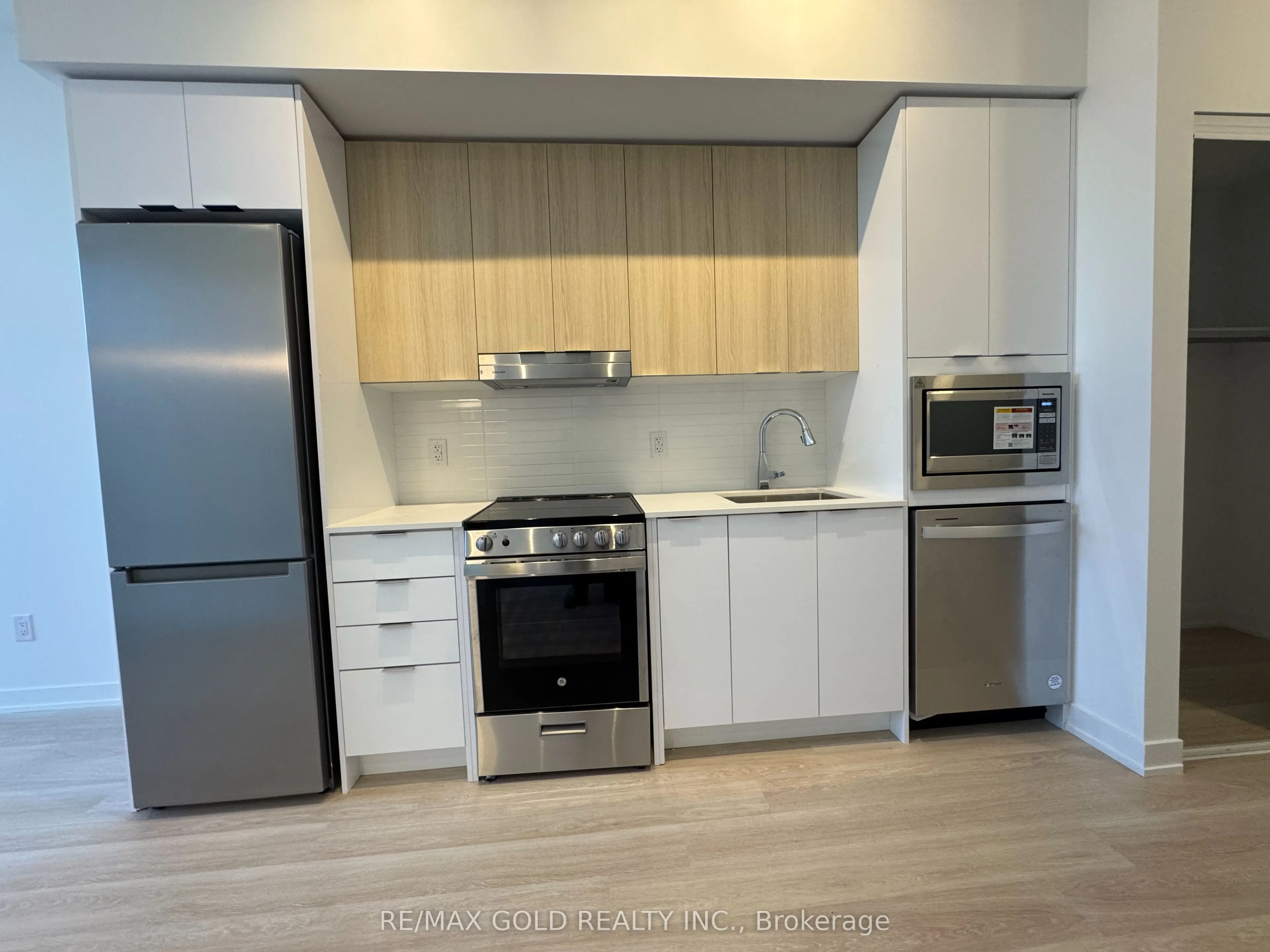 5105 Hurontario Street, #218