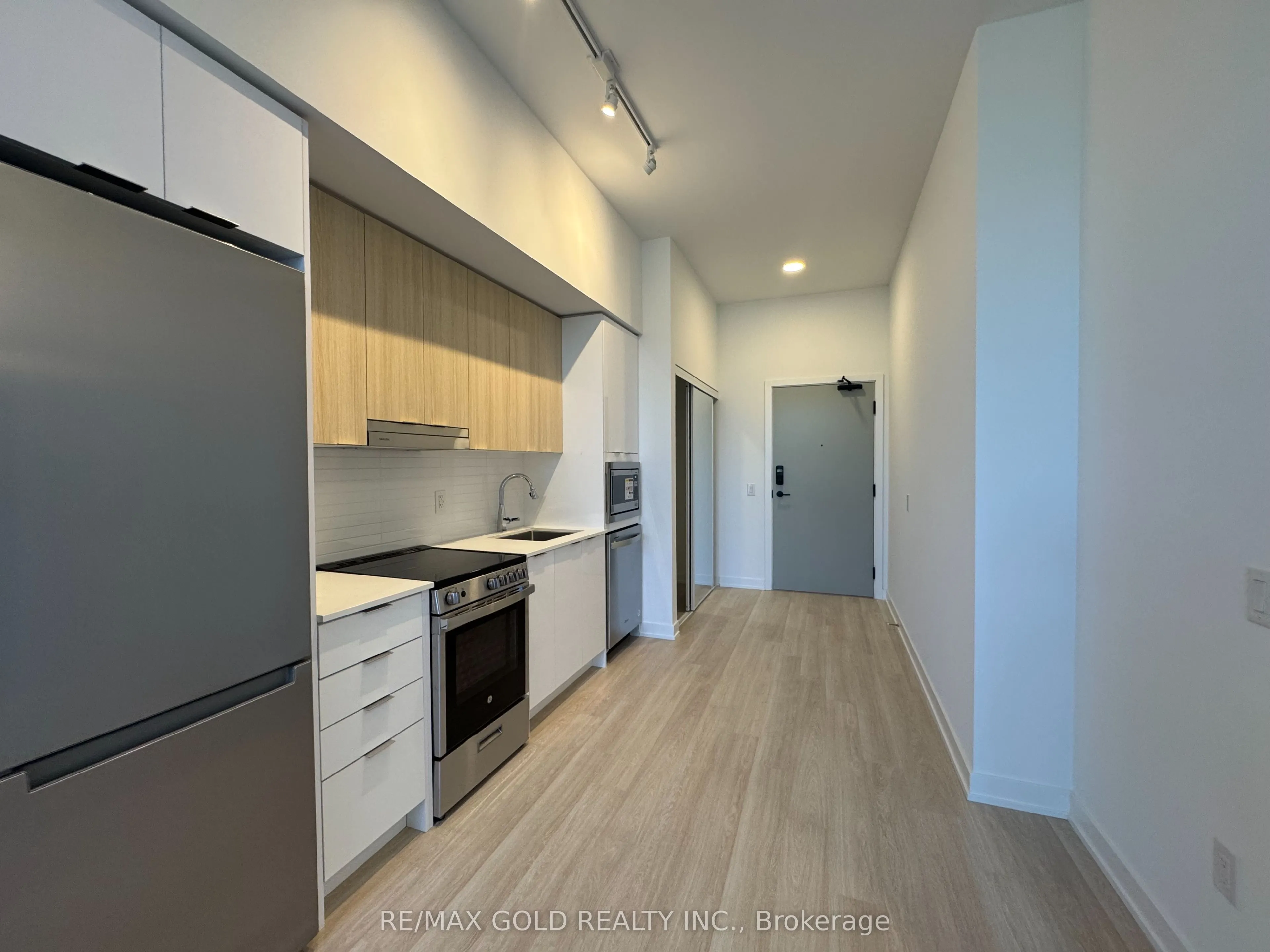 5105 Hurontario Street, #218