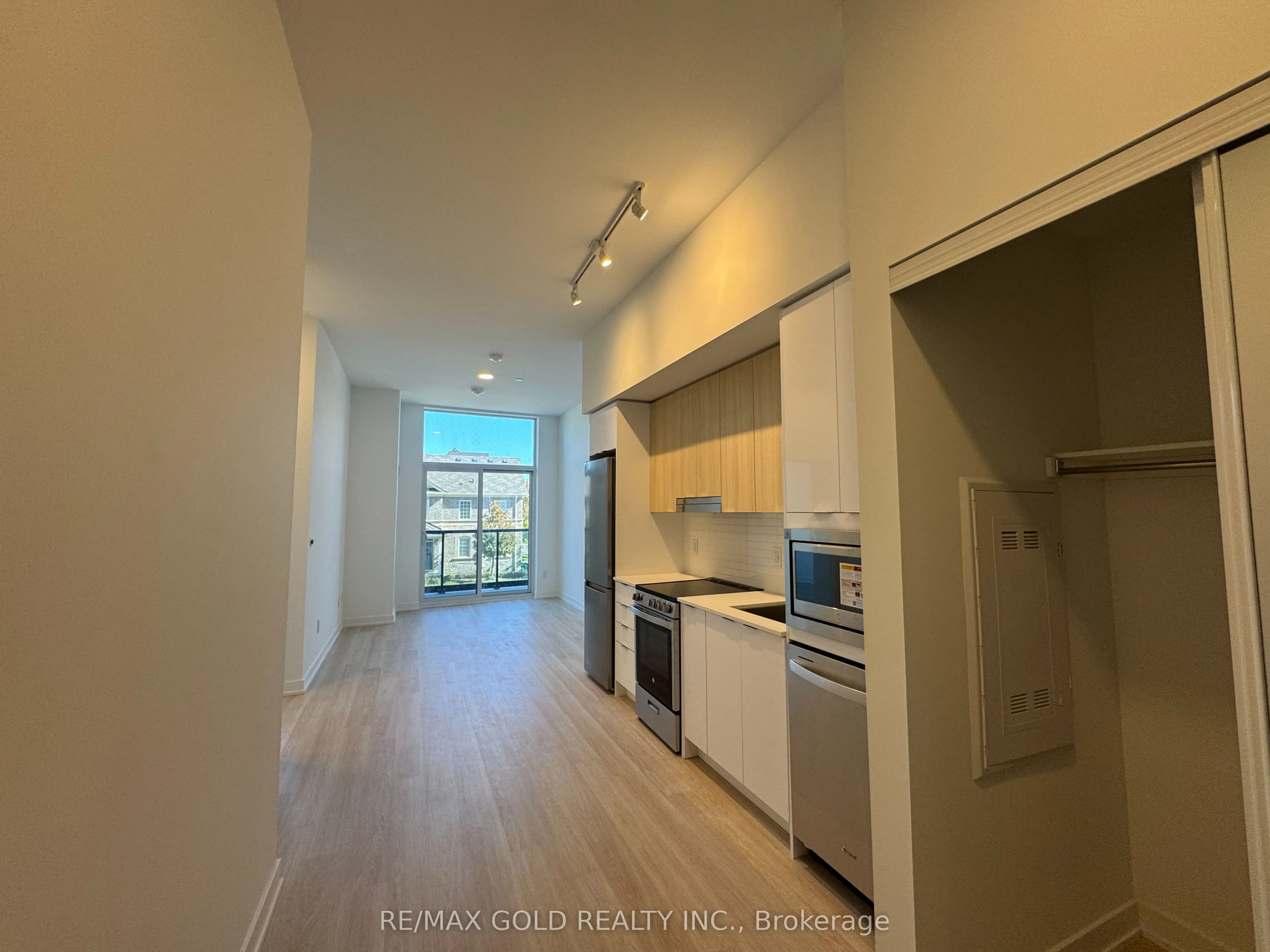 5105 Hurontario Street, #218