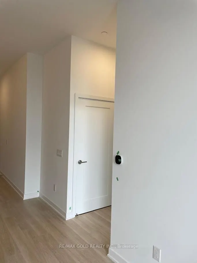 5081 Hurontario Street, #218