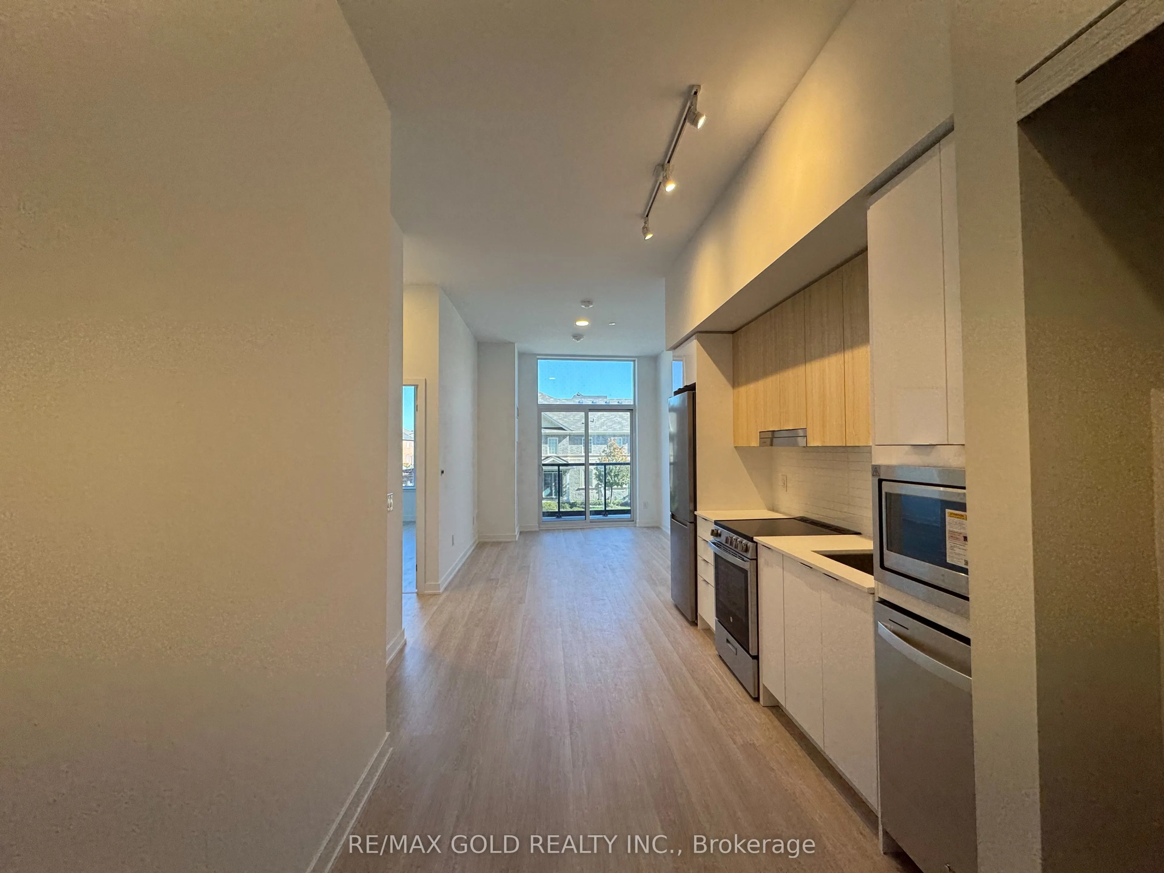 5105 Hurontario Street, #218