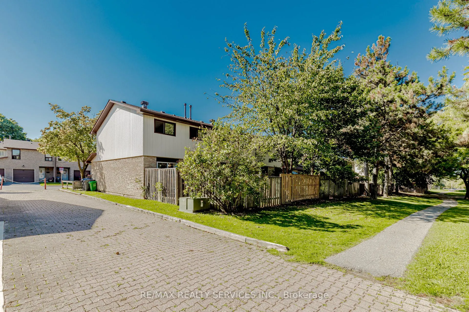 114 Foster Crescent, #114