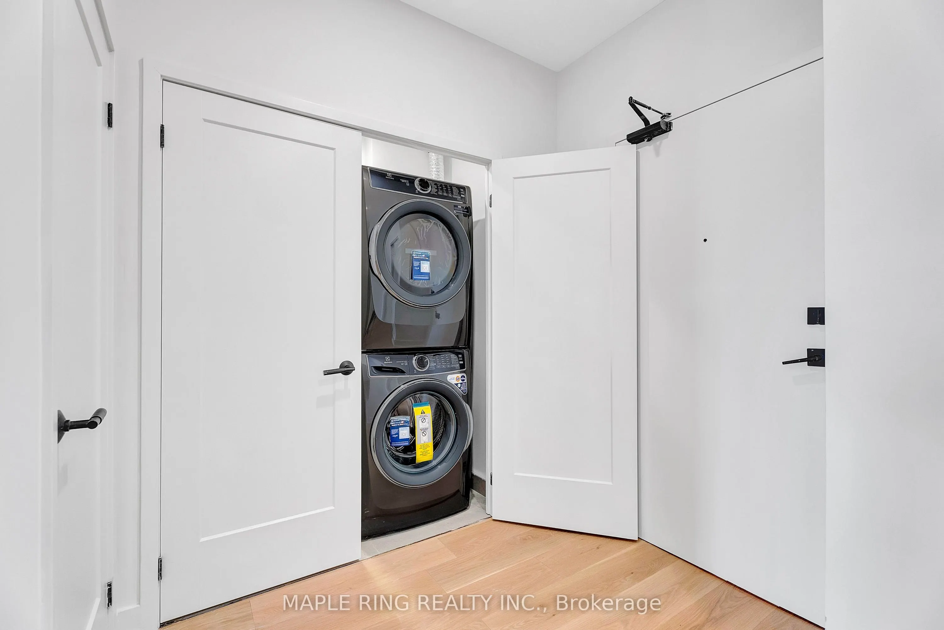 2489 Taunton Road, #101