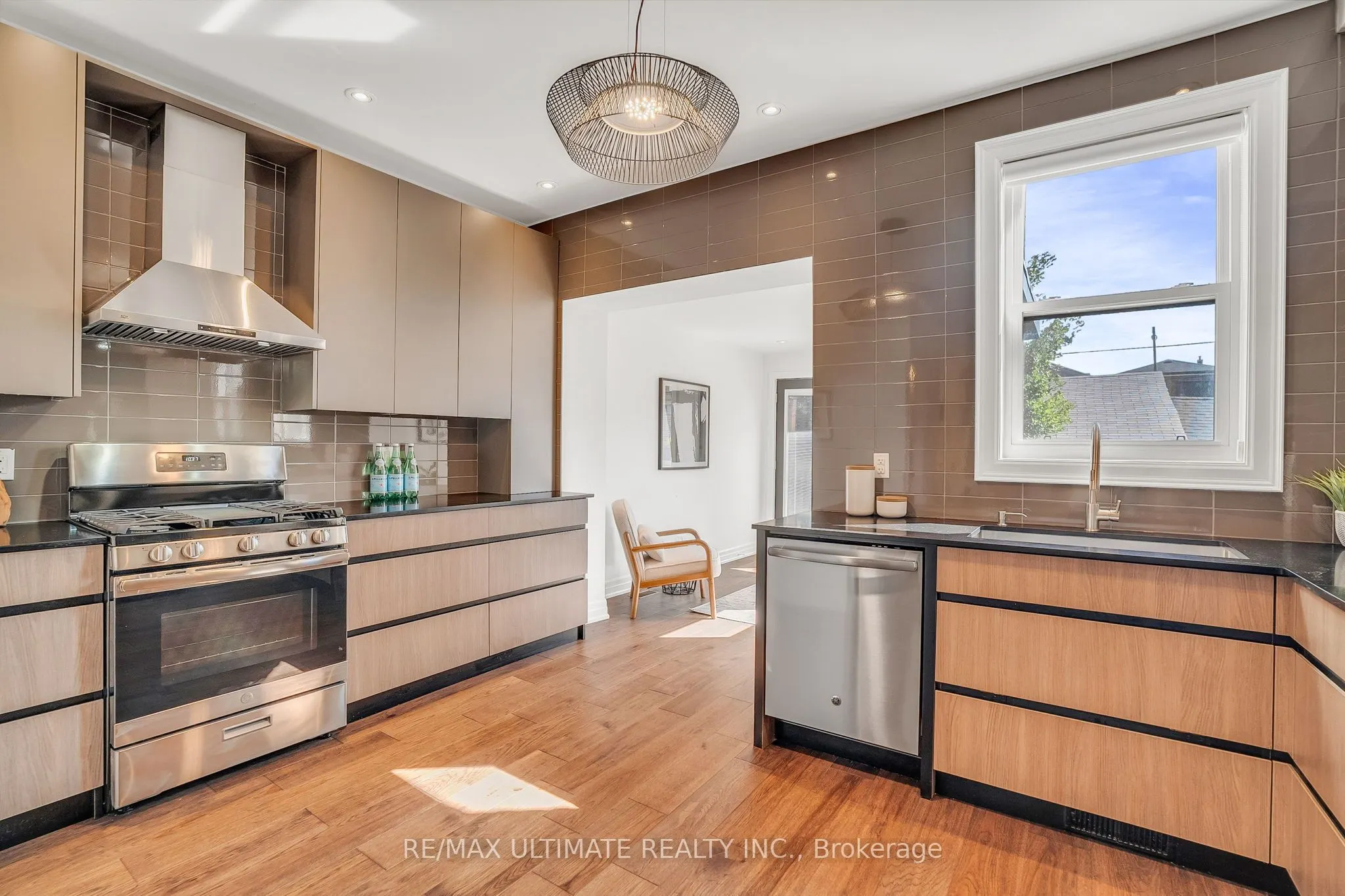 963 Lansdowne Avenue, #Main