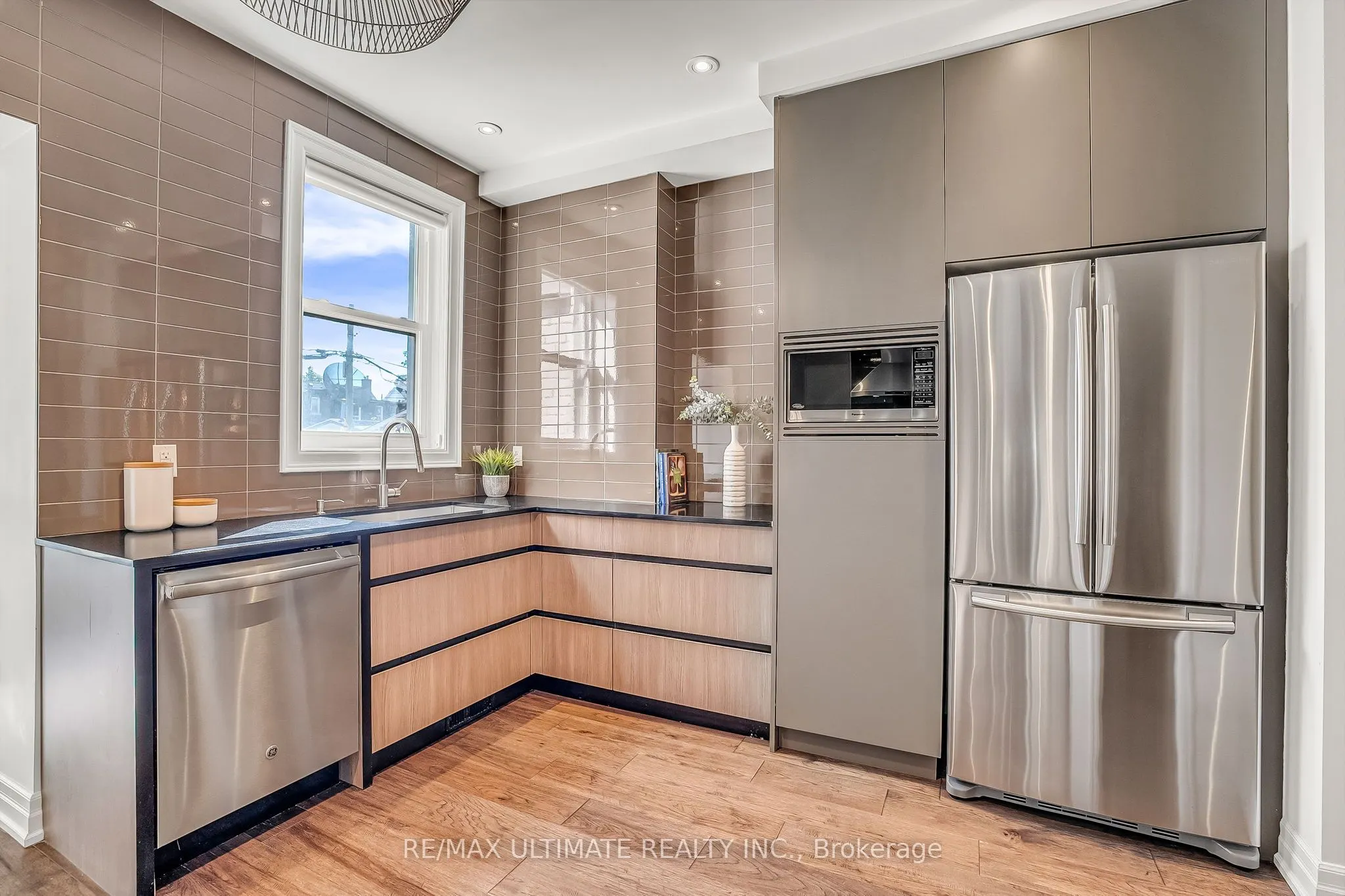 963 Lansdowne Avenue, #Main