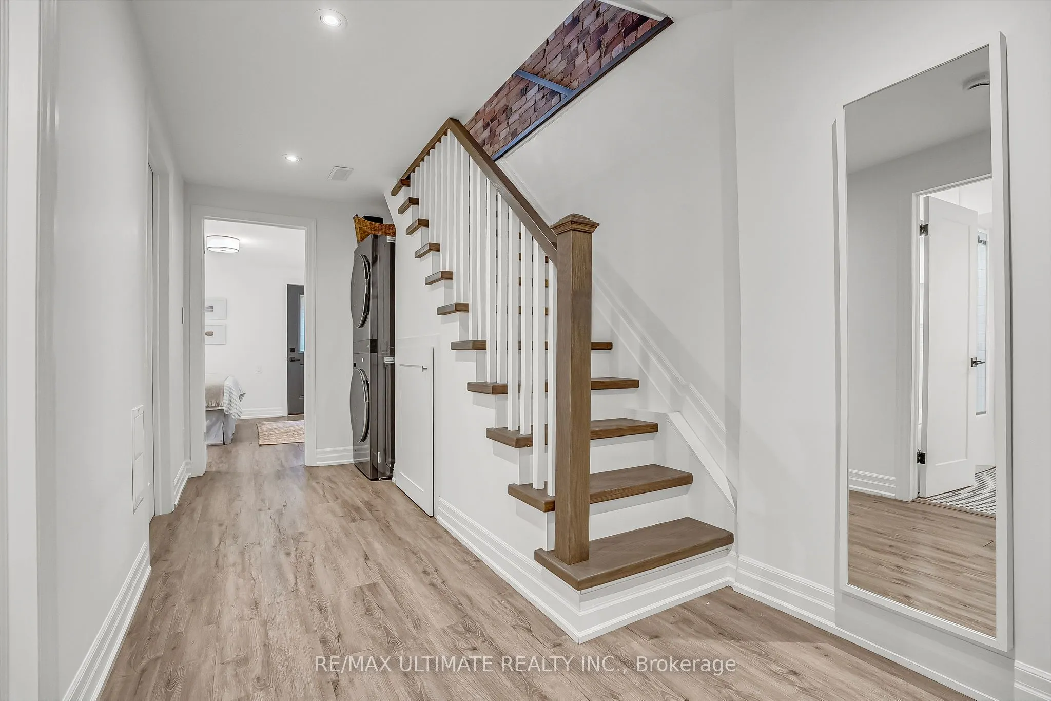 963 Lansdowne Avenue, #Main
