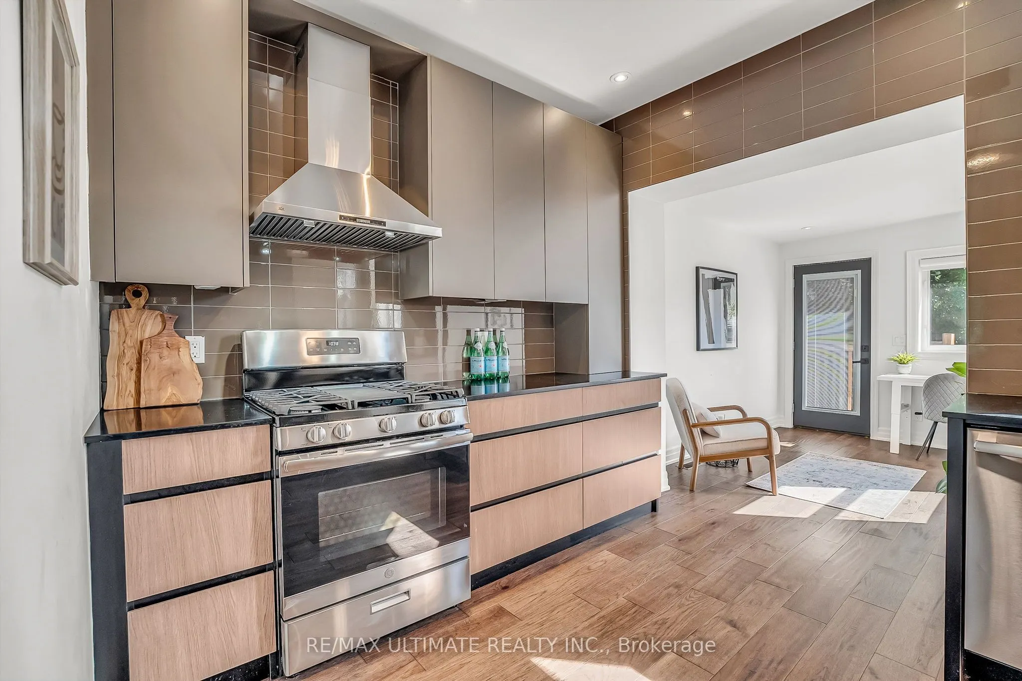 963 Lansdowne Avenue, #Main